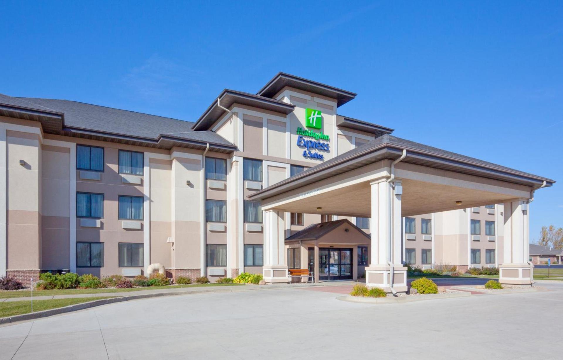 Holiday Inn Express & Suites - Worthington by IHG photo 22