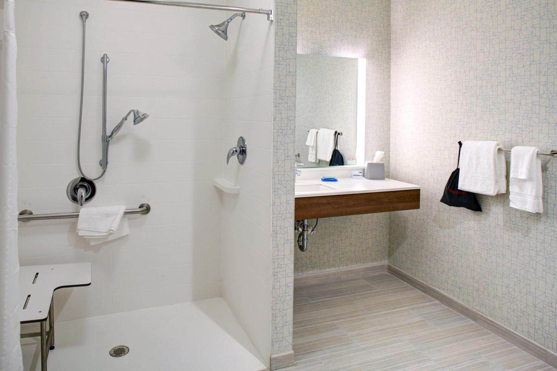 Holiday Inn Express & Suites - Houston NW - Cypress Grand Pky by IHG photo 40