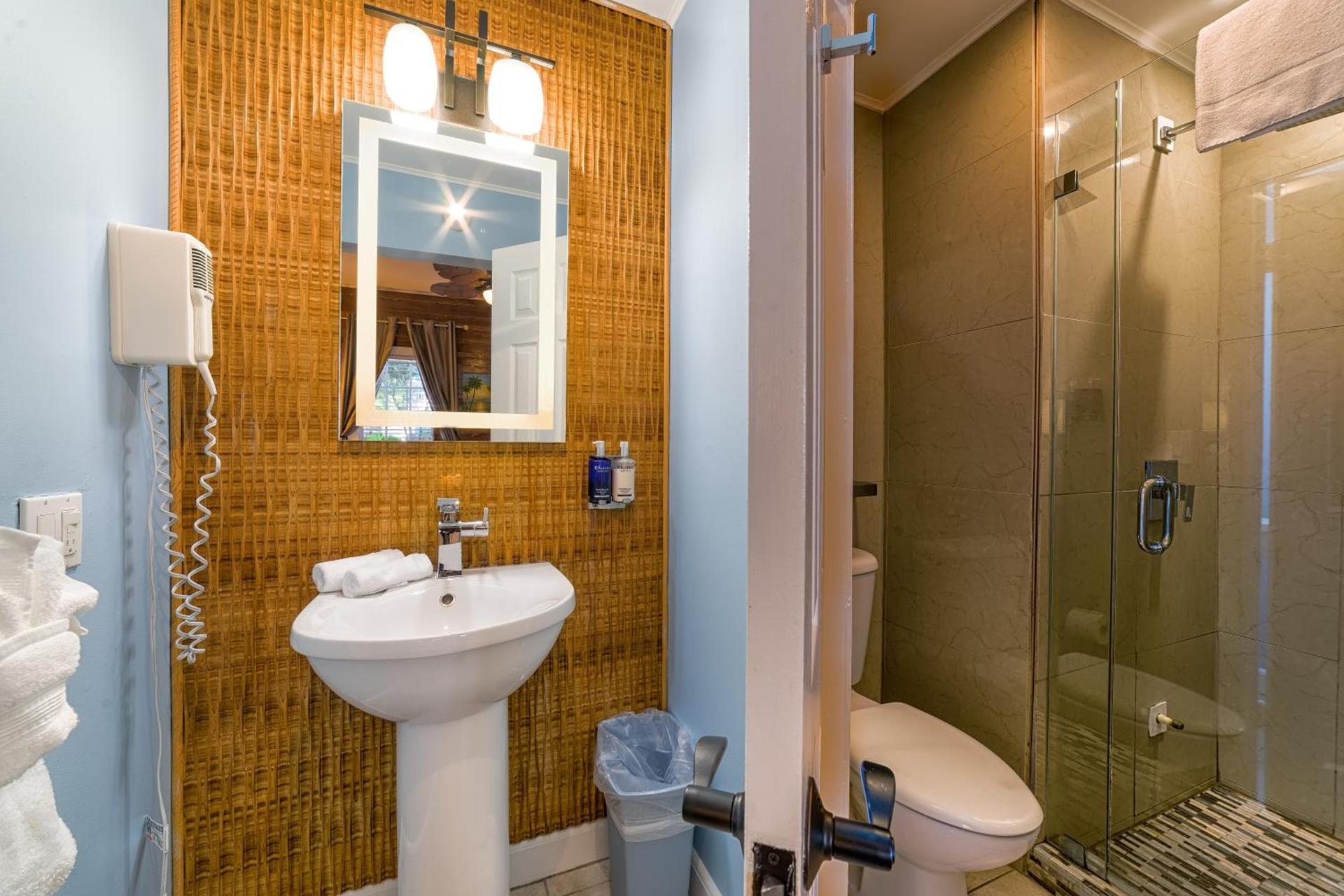 Seascape Tropical Inn photo 12
