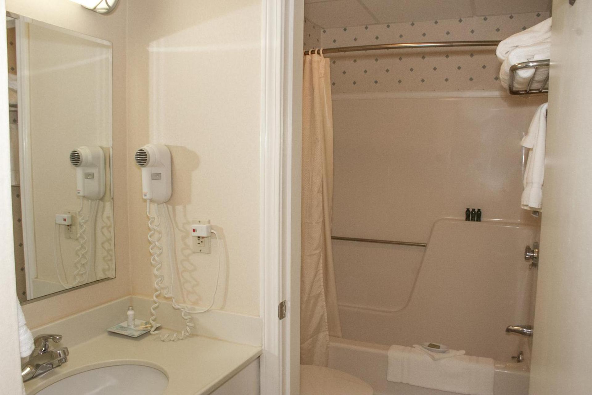 Flagship Inn photo 21