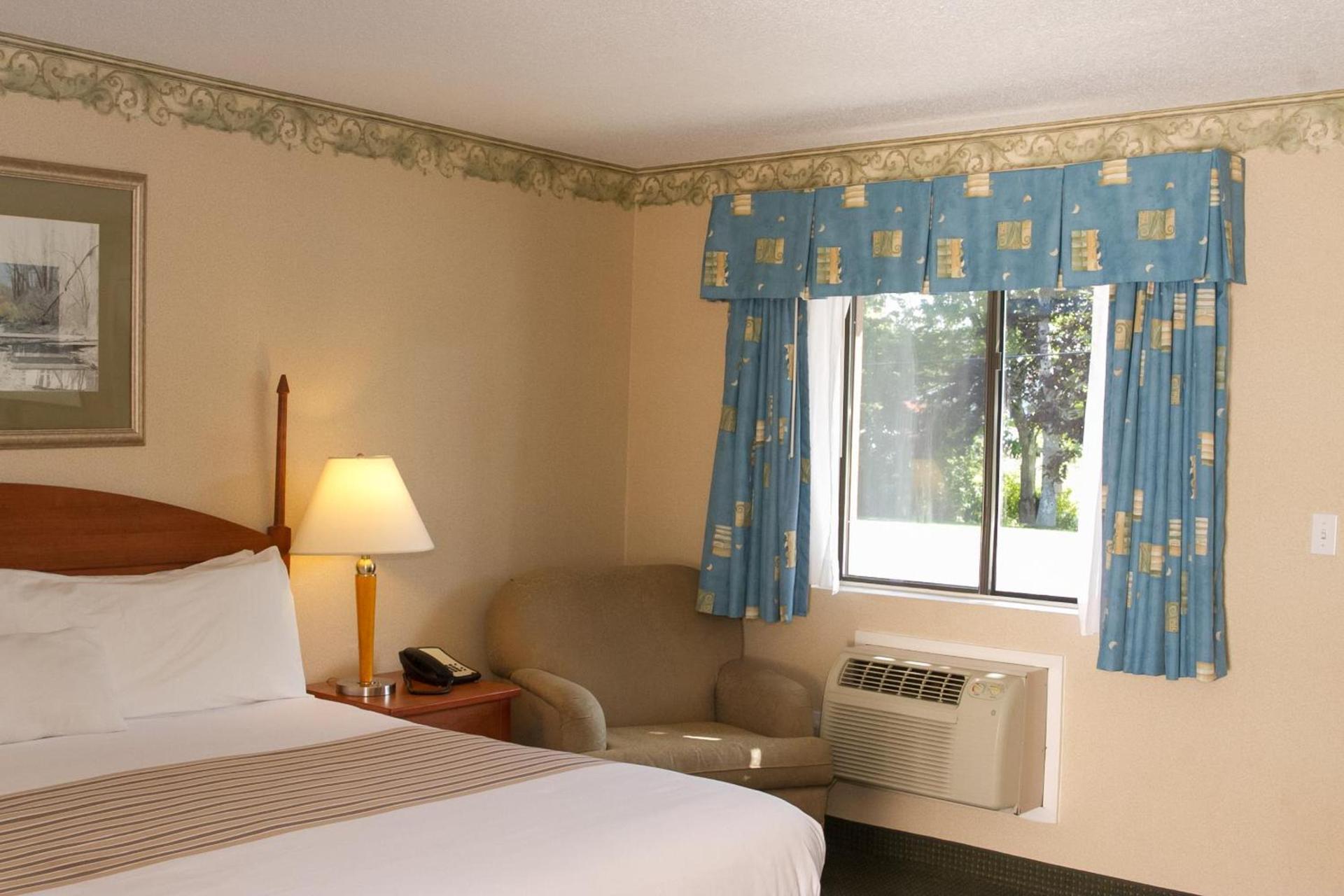 Flagship Inn photo 17
