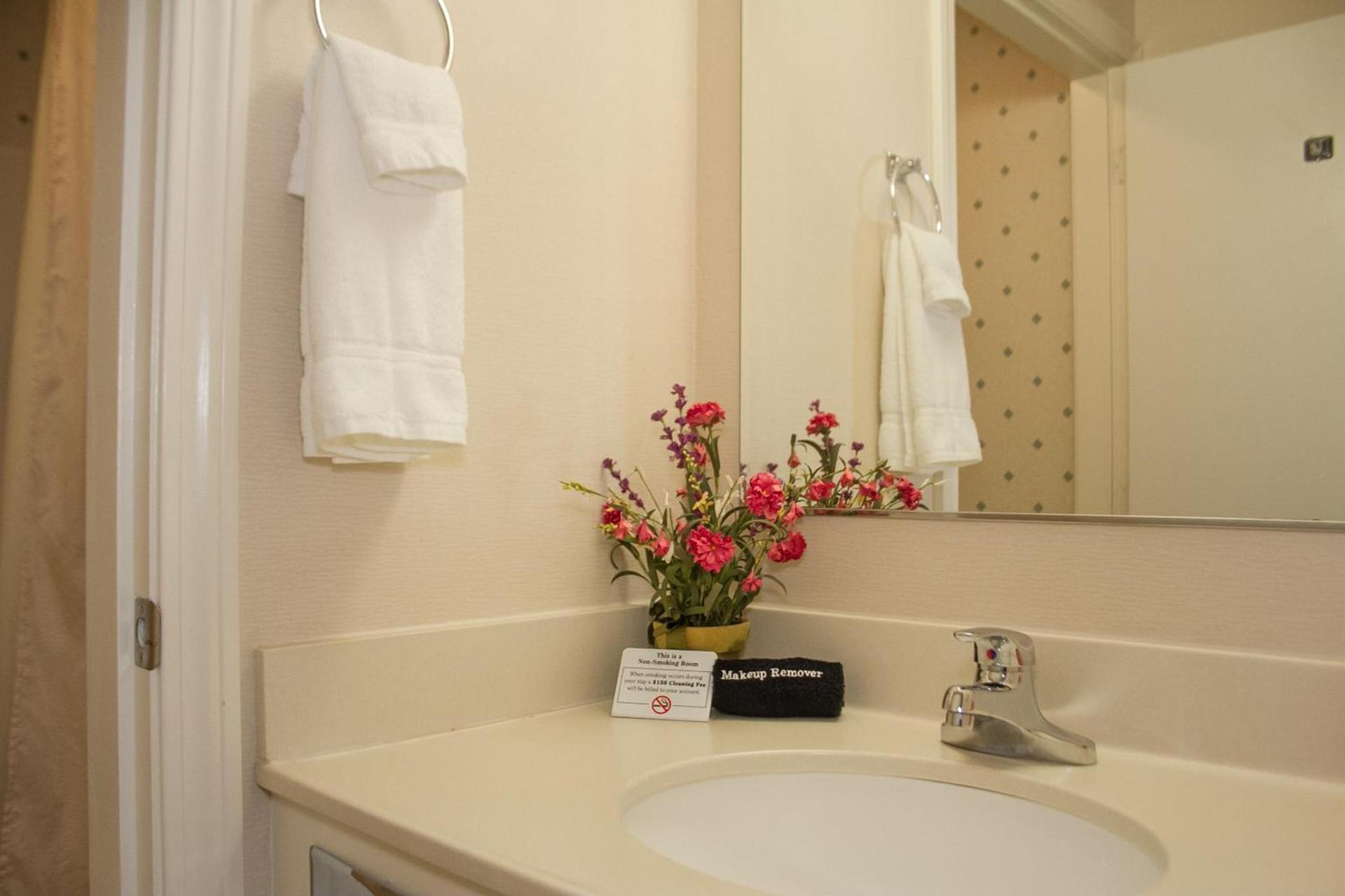 Flagship Inn photo 15