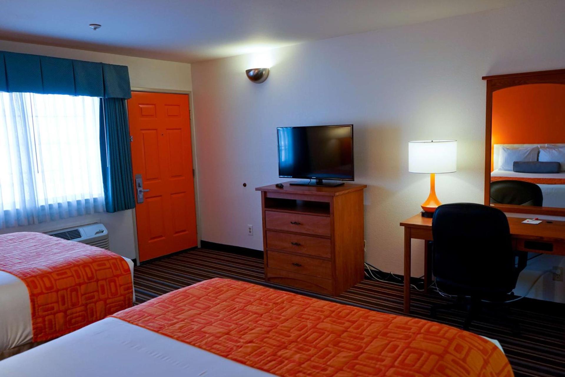 Howard Johnson by Wyndham Salinas photo 9