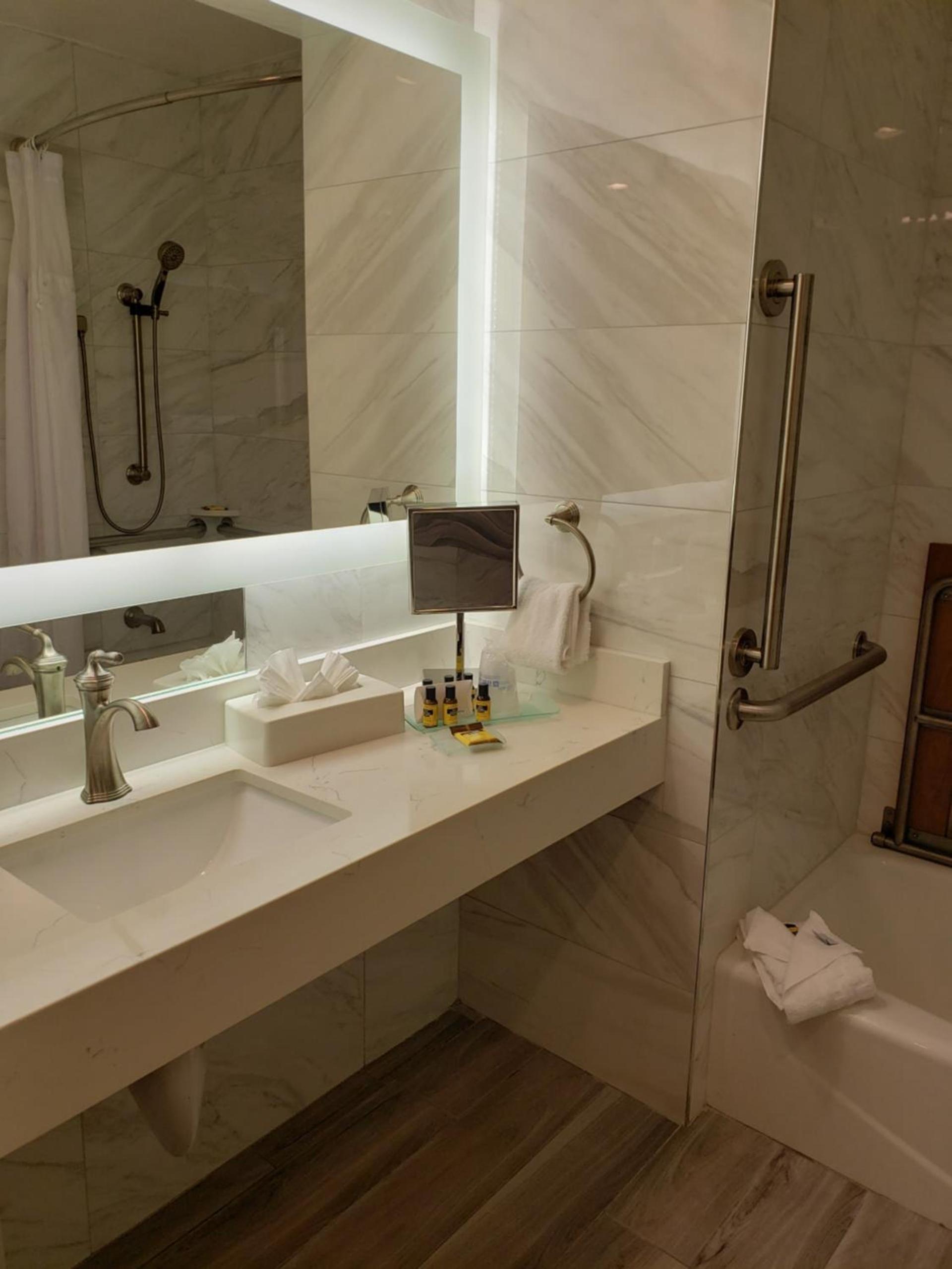 Best Western Plus Sunset Plaza Hotel photo 40