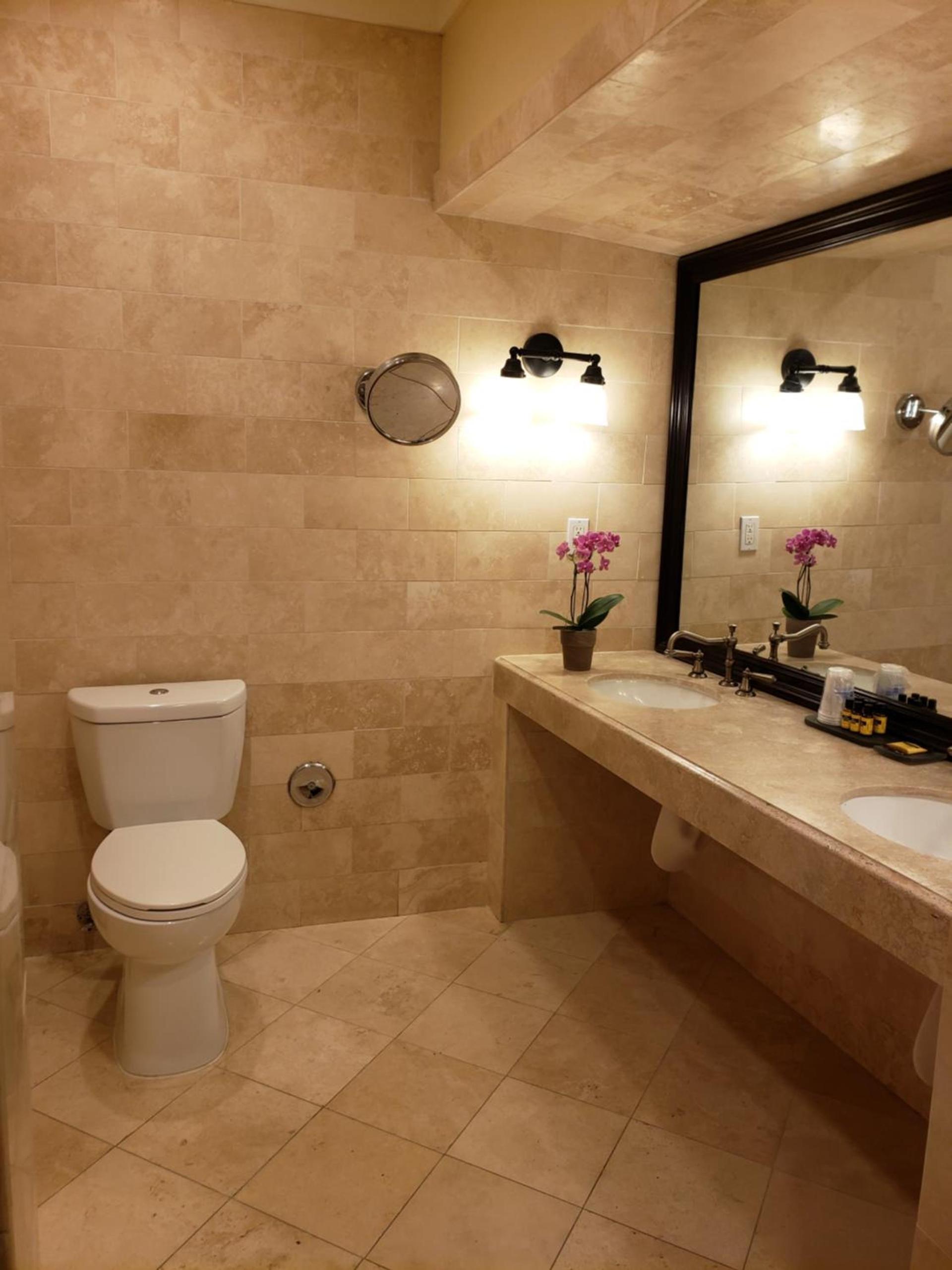 Best Western Plus Sunset Plaza Hotel photo 39