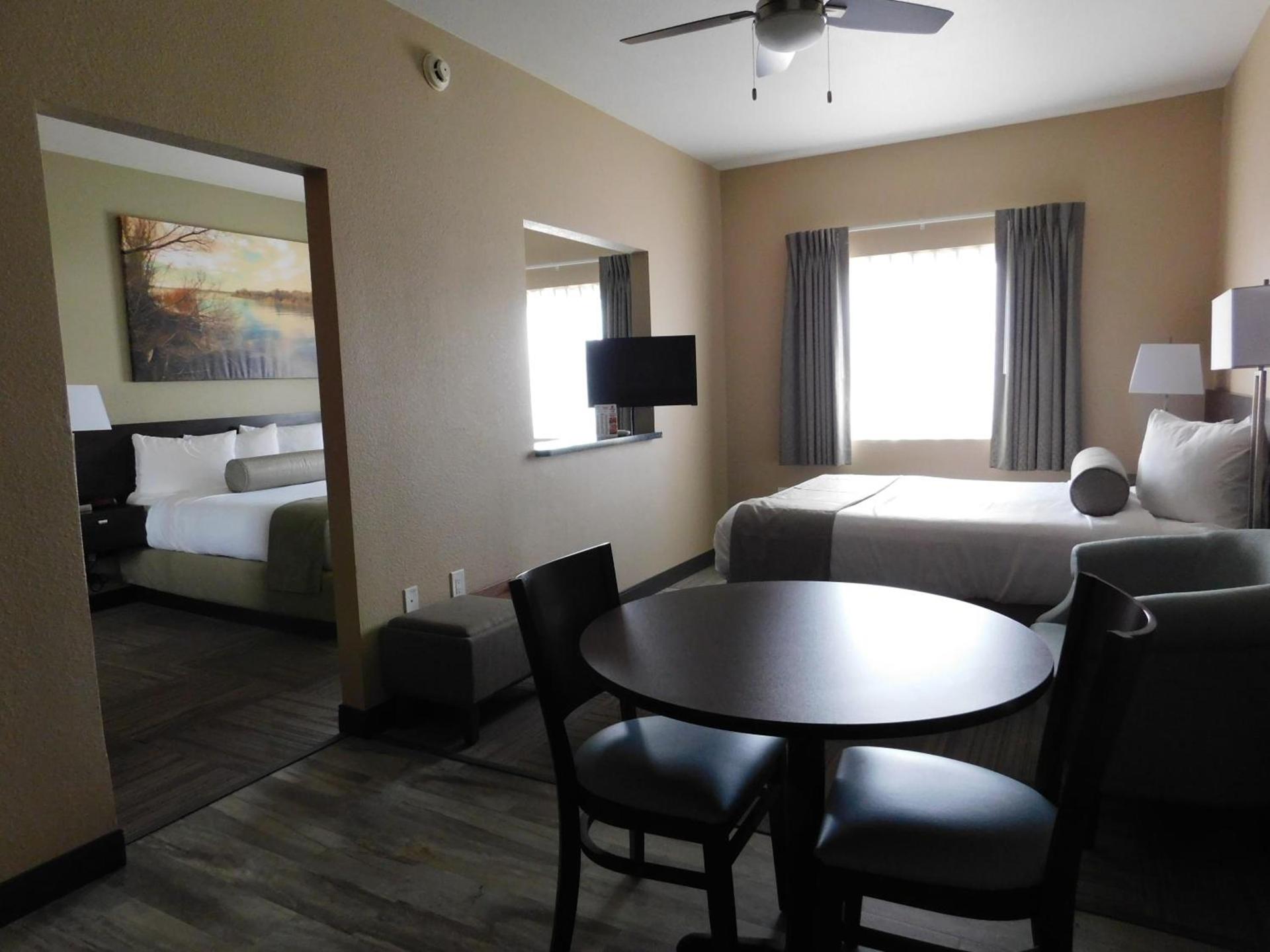 Island Suites photo 25