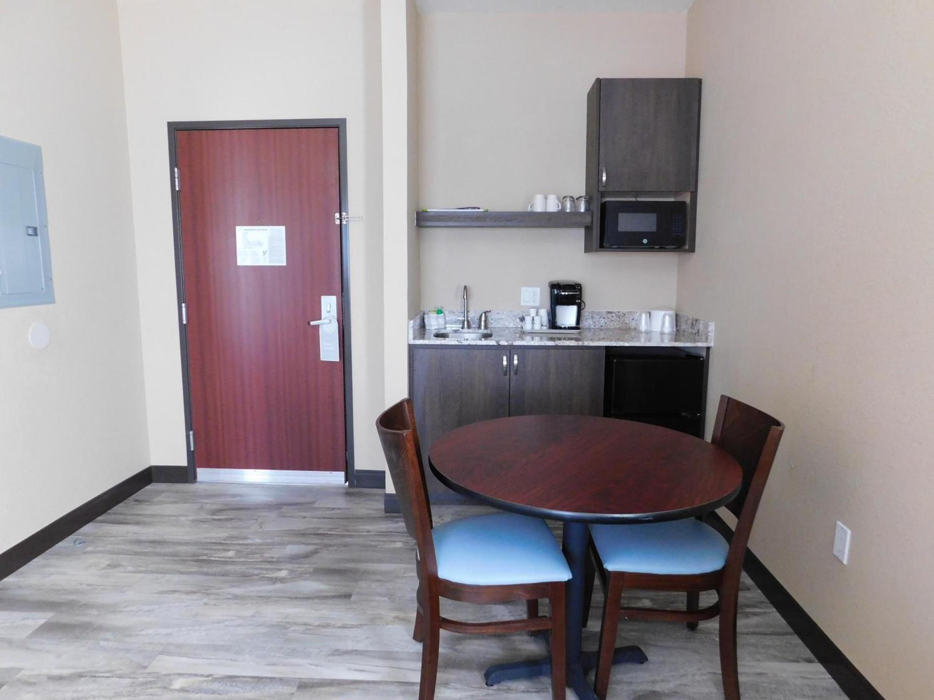 Island Suites photo 8