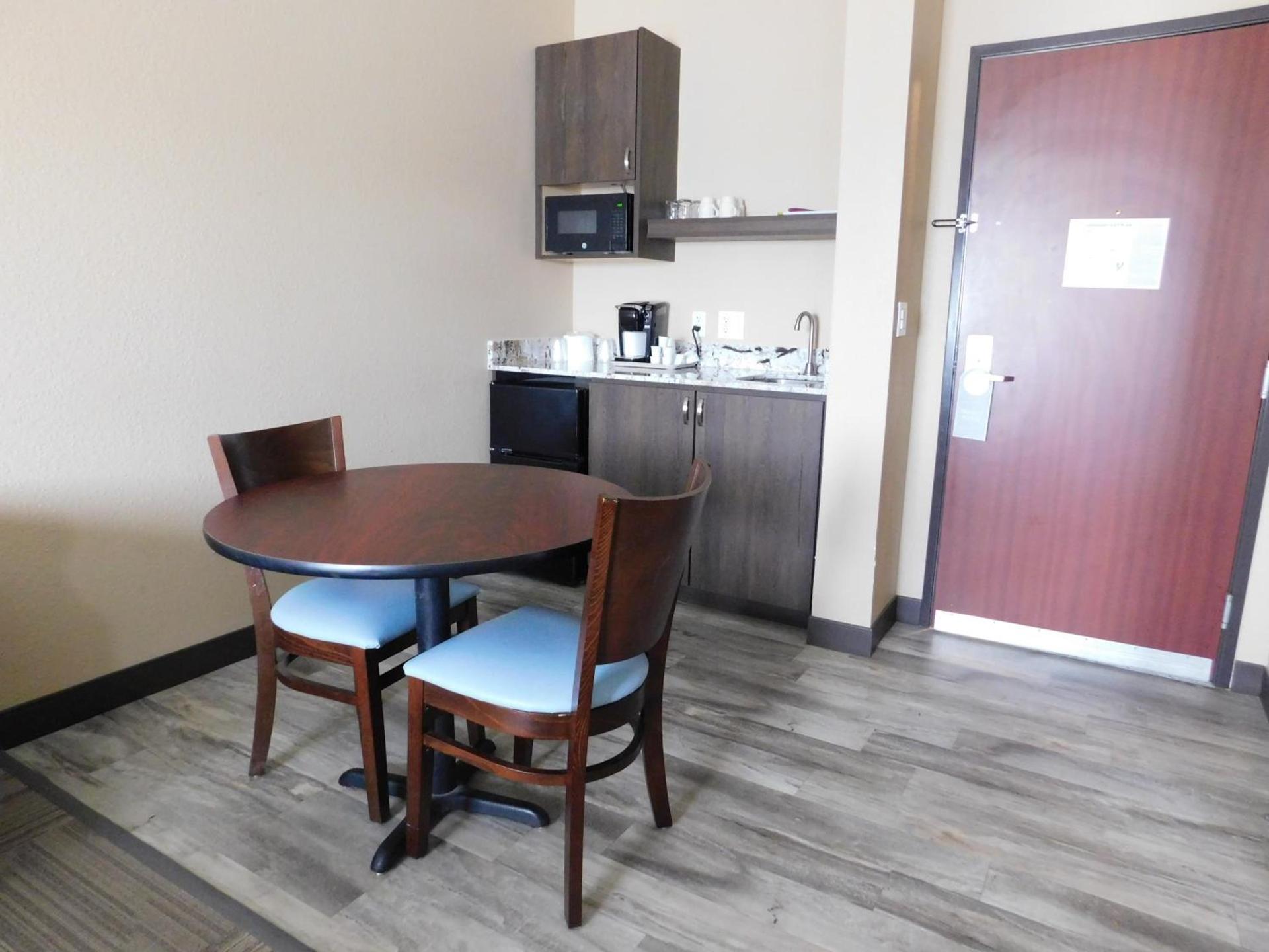 Island Suites photo 16
