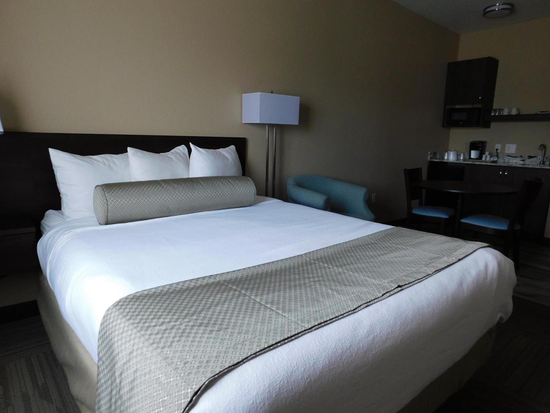 Island Suites photo 10