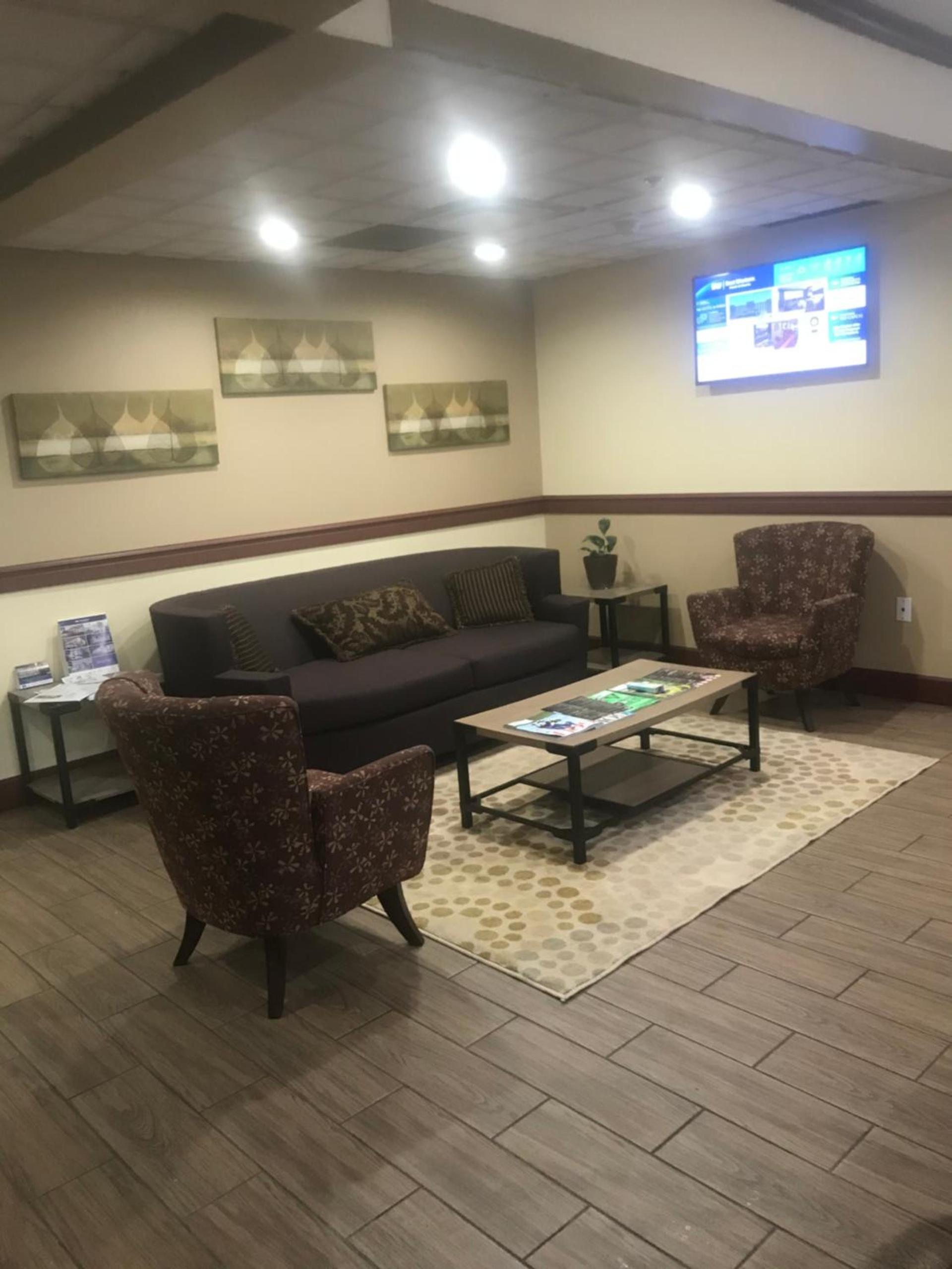 Quality Suites photo 32