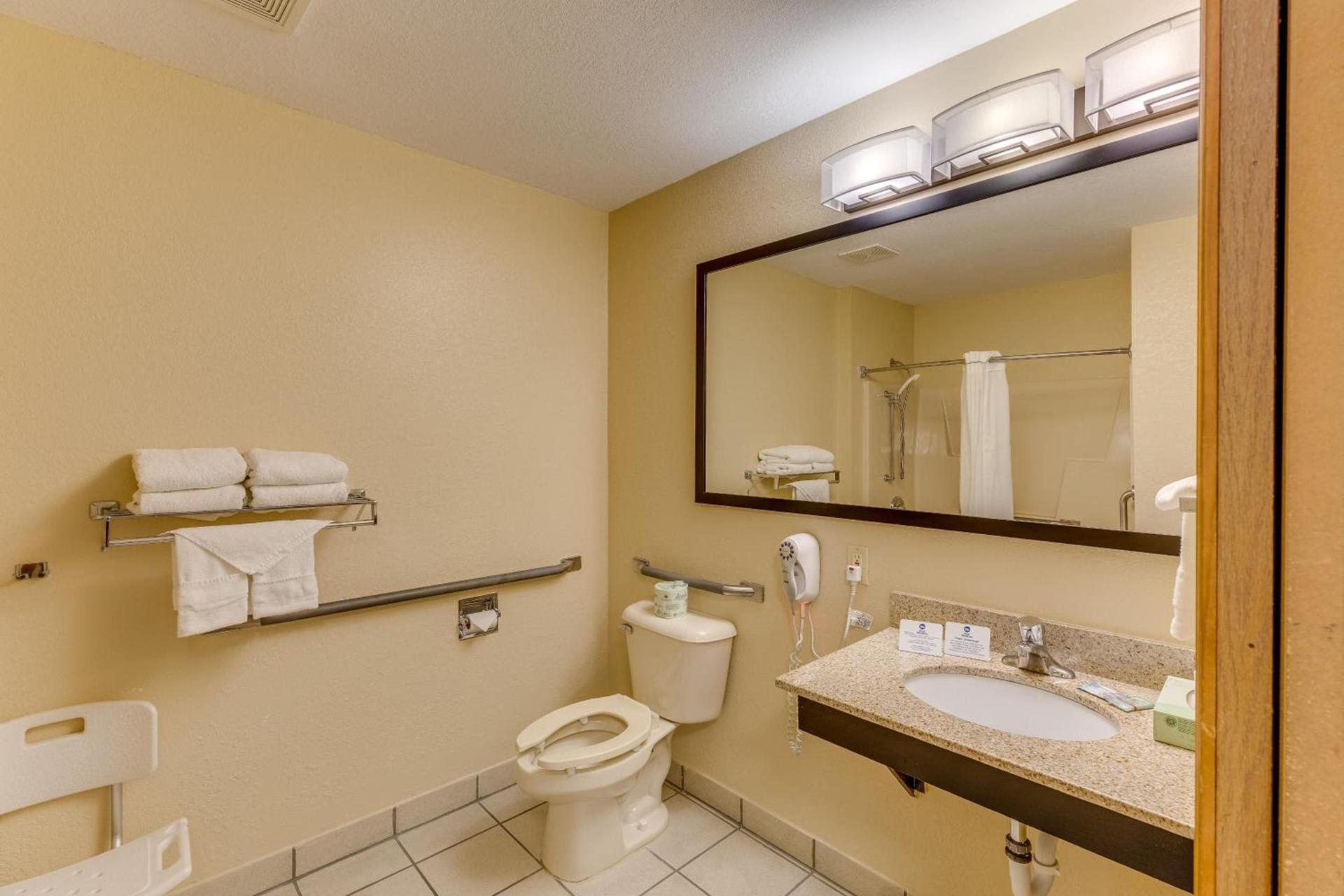 Best Western Lakewinds photo 39