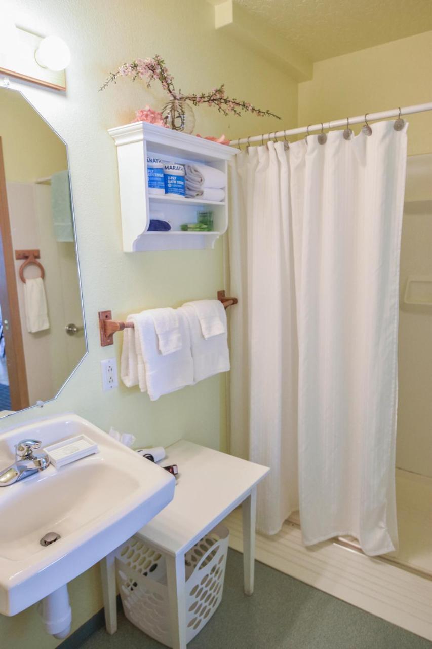 Sea Treasures Inn photo 30