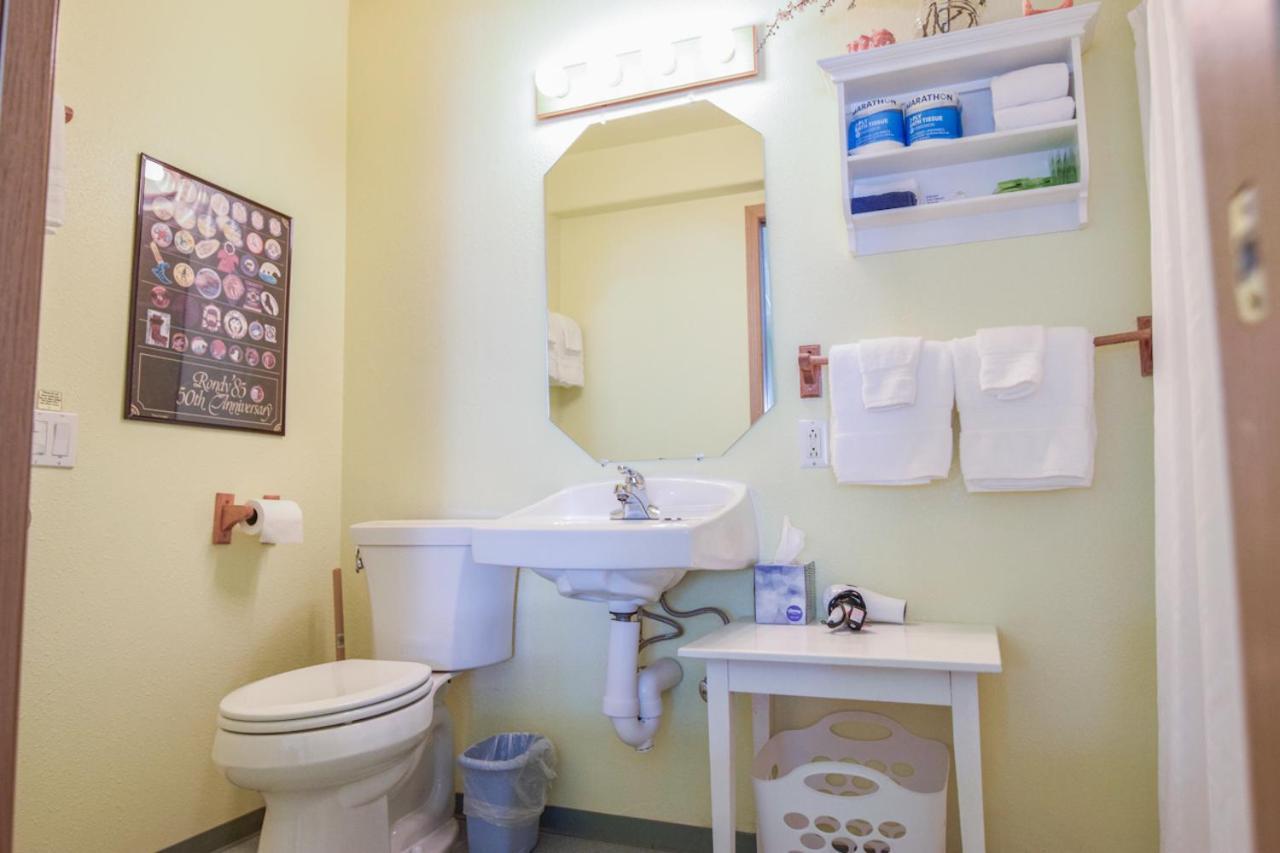 Sea Treasures Inn photo 24