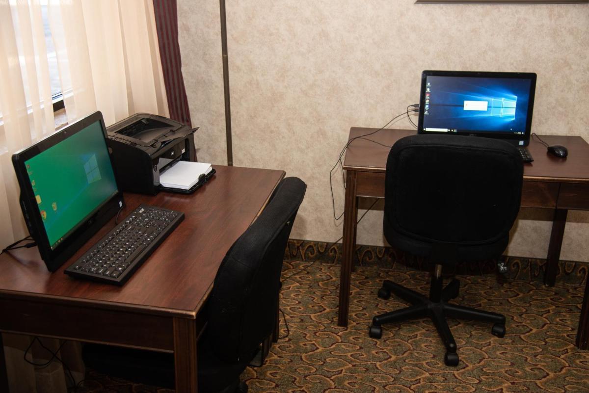 Holiday Lodge Hotel and Conference Center photo 8