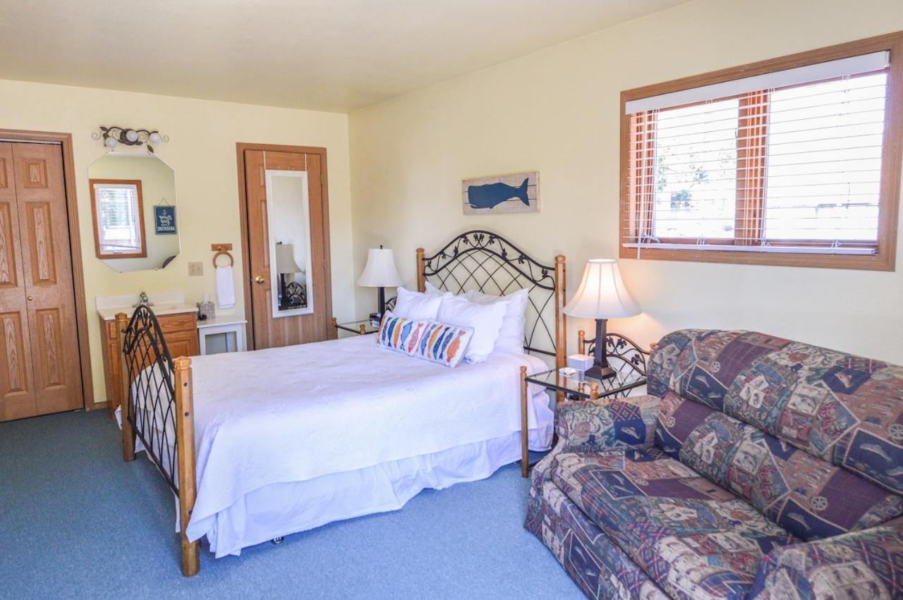Sea Treasures Inn photo 35