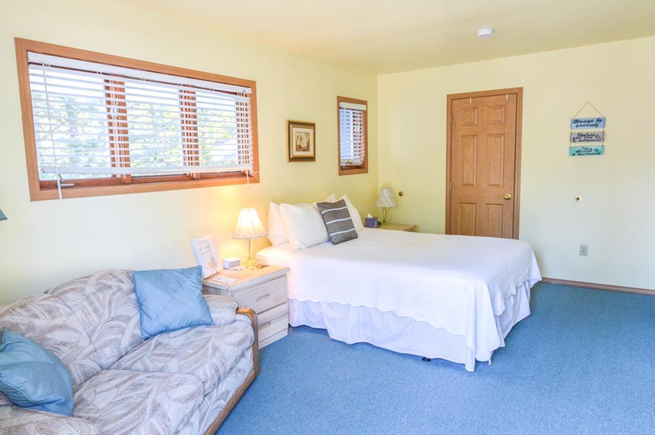 Sea Treasures Inn photo 36