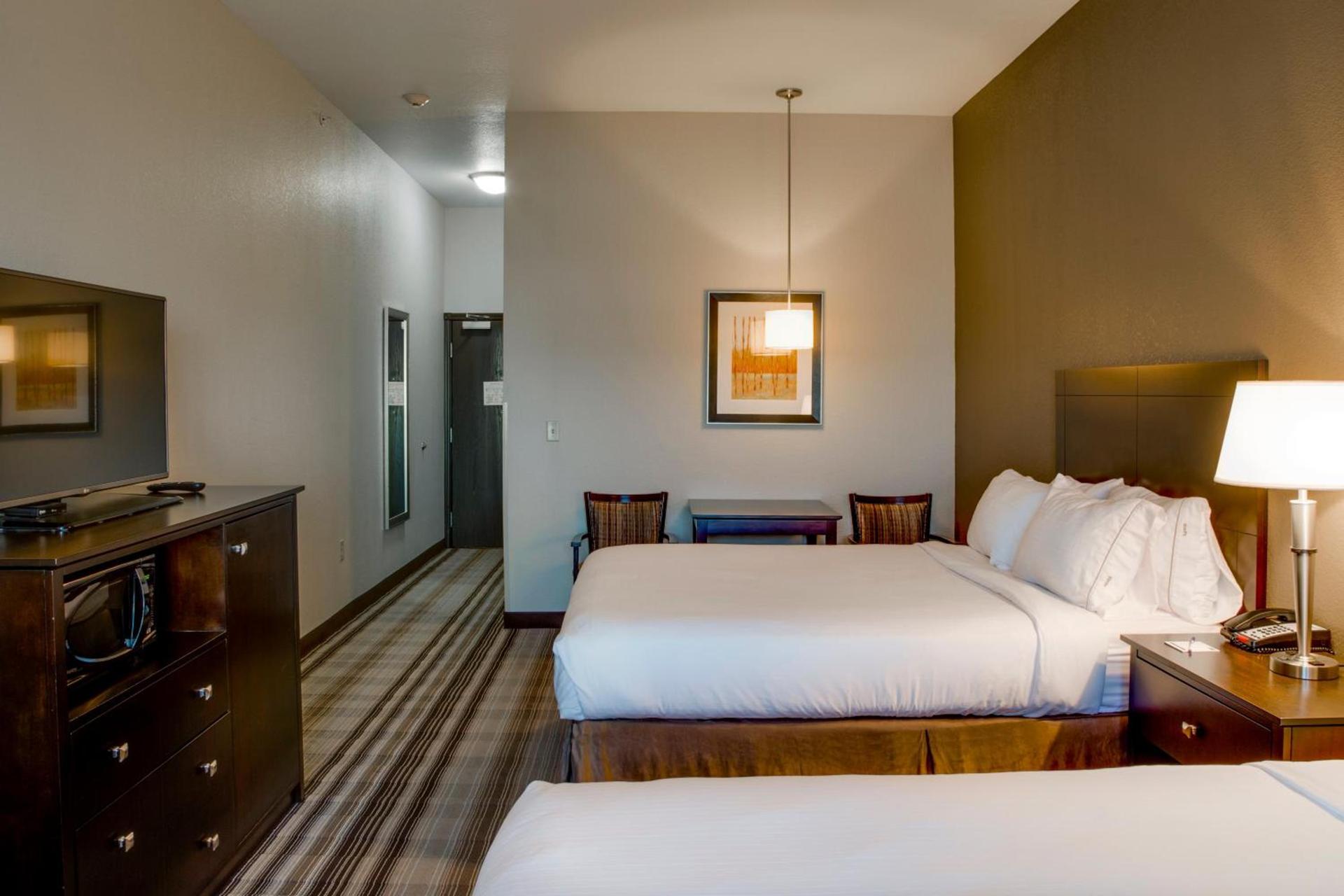 Holiday Inn Express & Suites Nevada by IHG photo 59