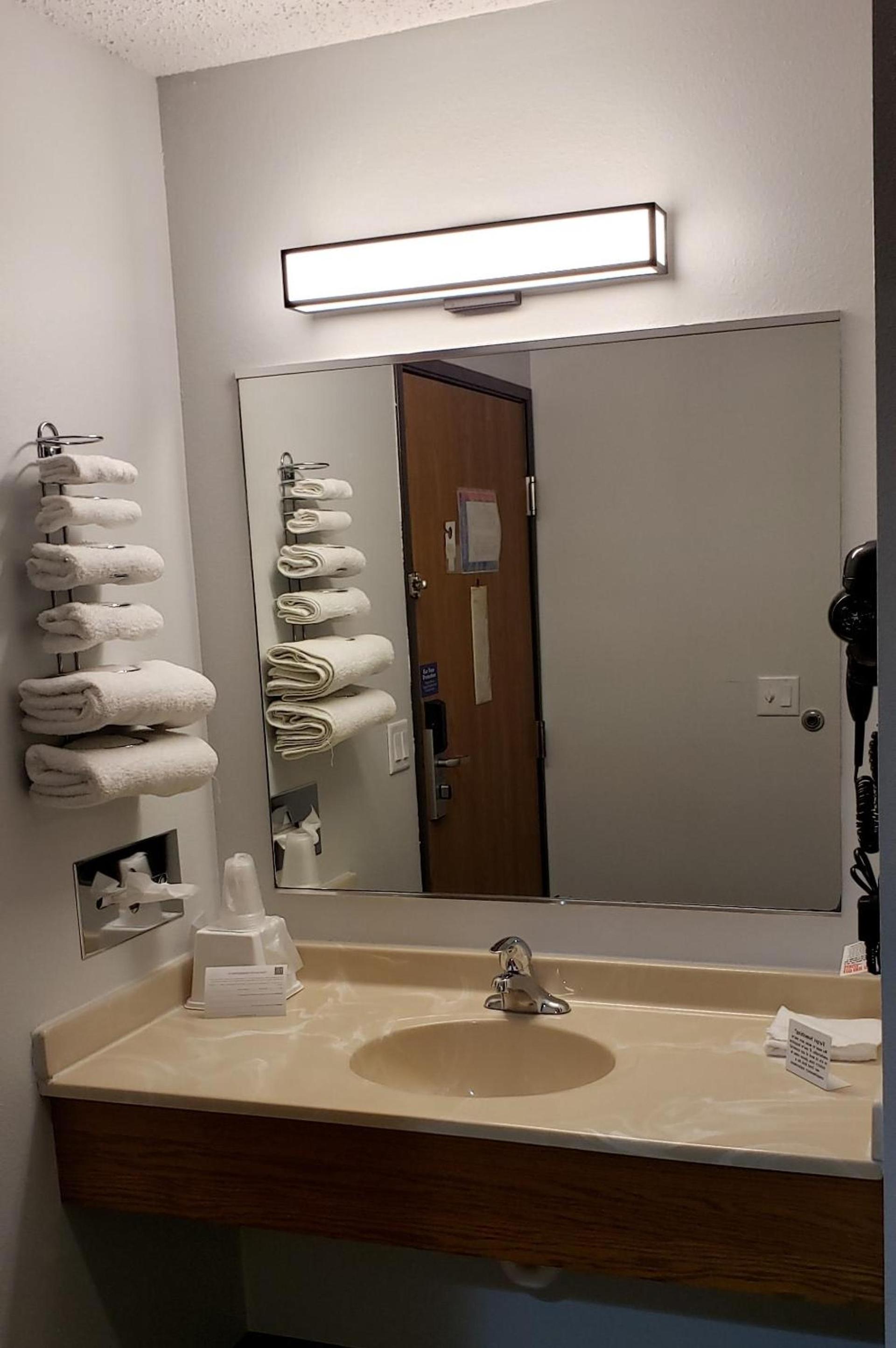 Motel 6-Kewanee, IL photo 22