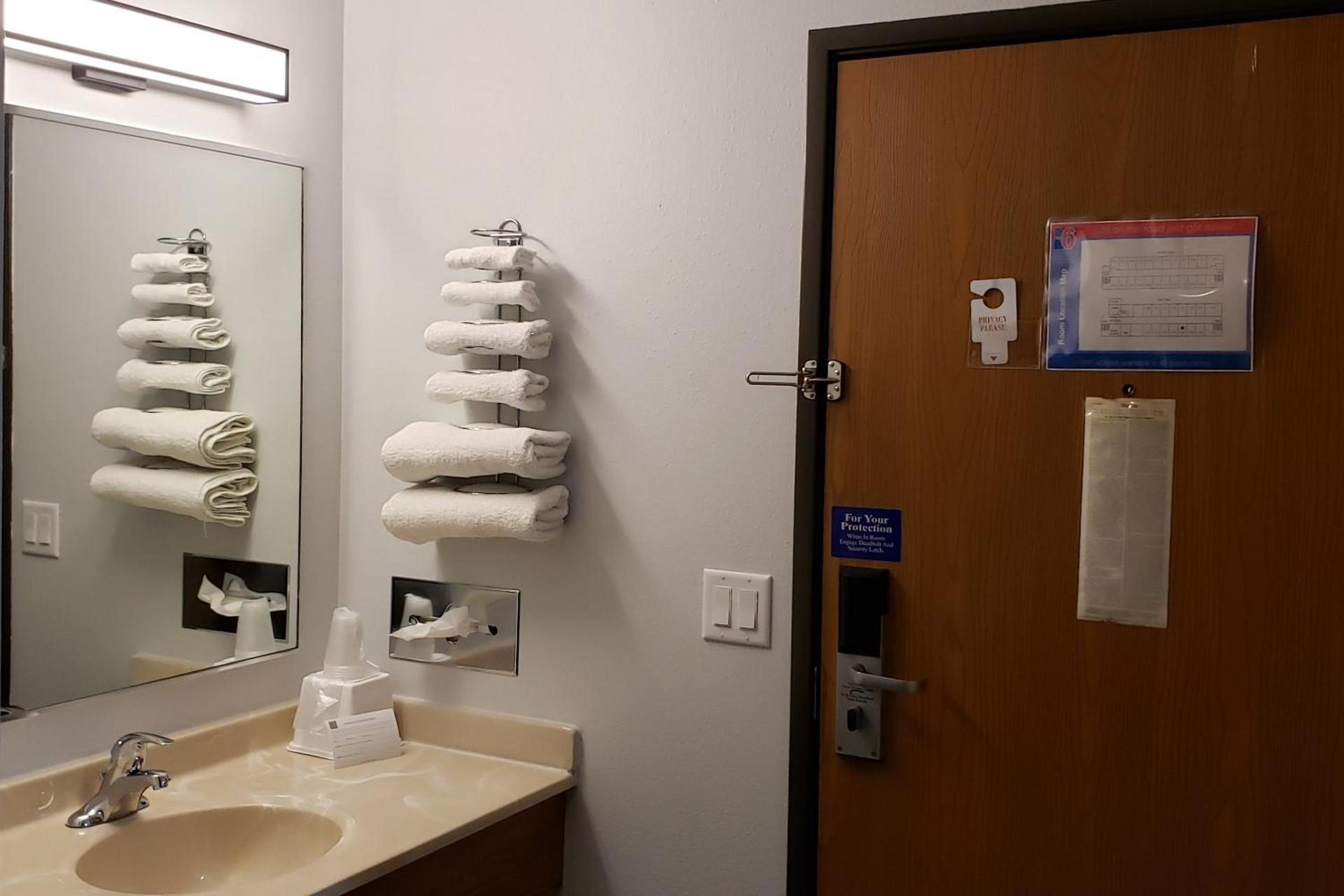 Motel 6-Kewanee, IL photo 54