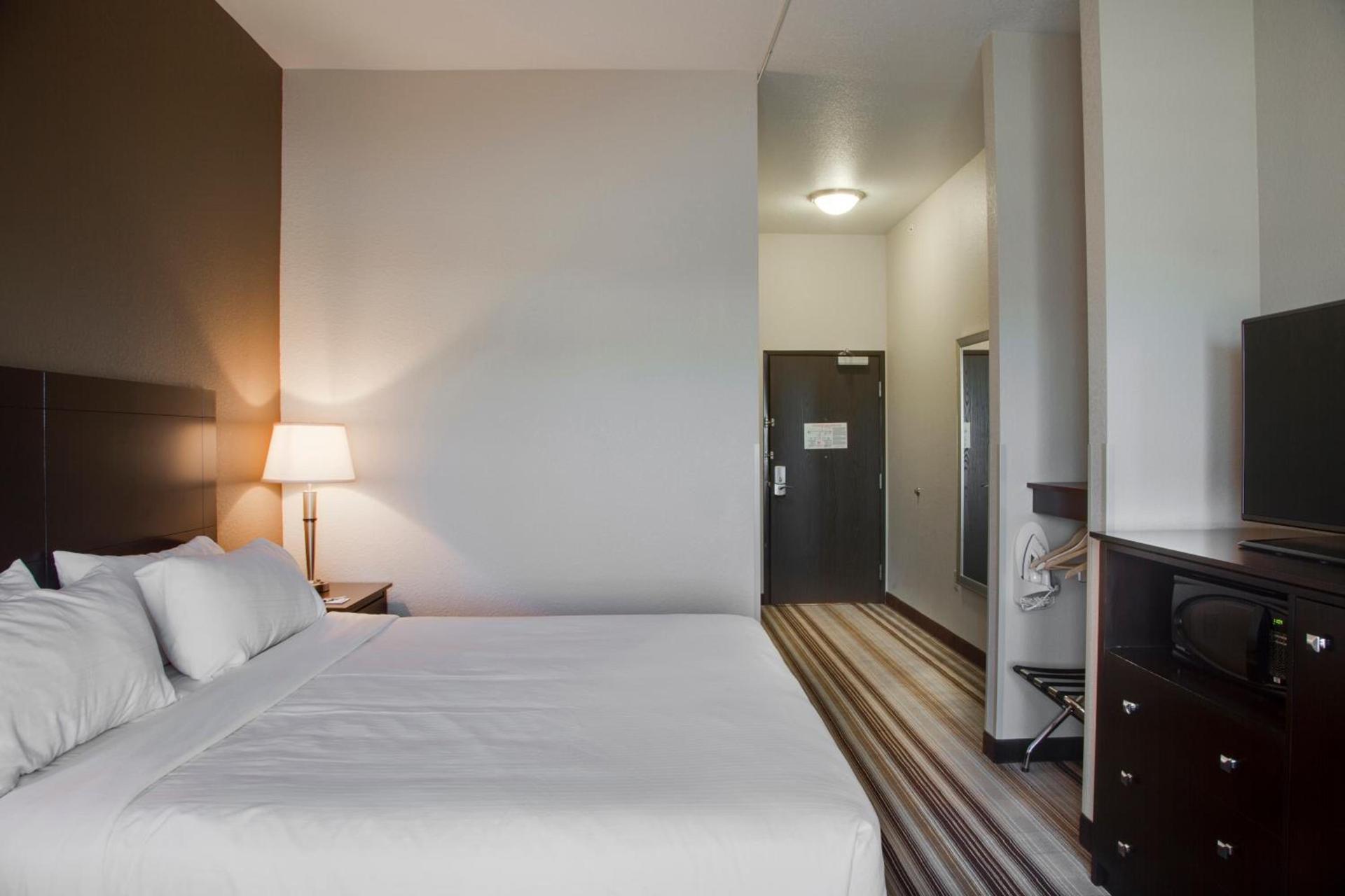 Holiday Inn Express & Suites Nevada by IHG photo 67