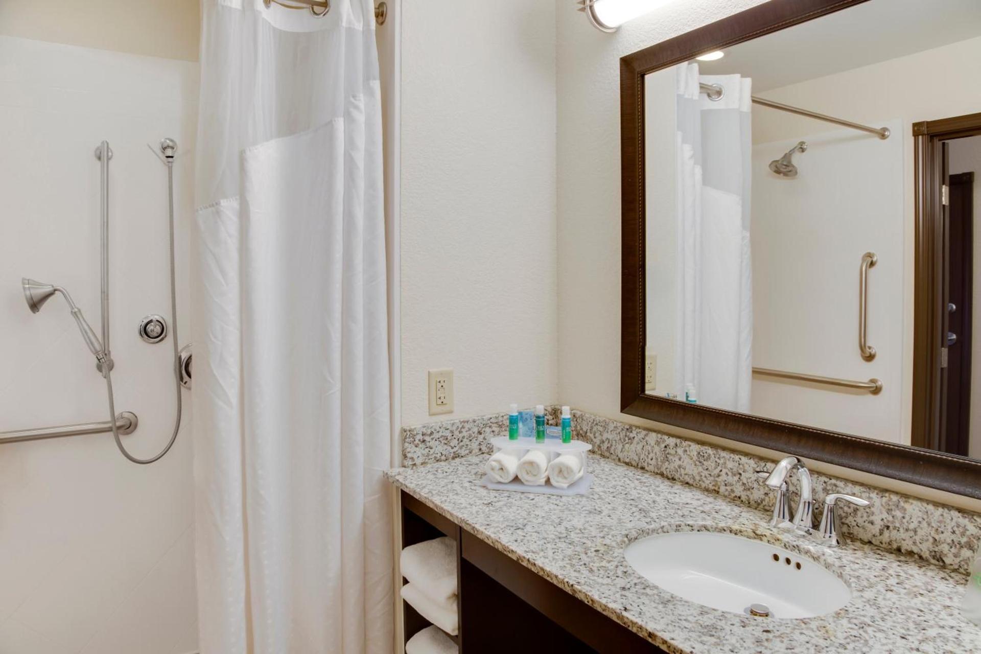 Holiday Inn Express & Suites Nevada by IHG photo 72