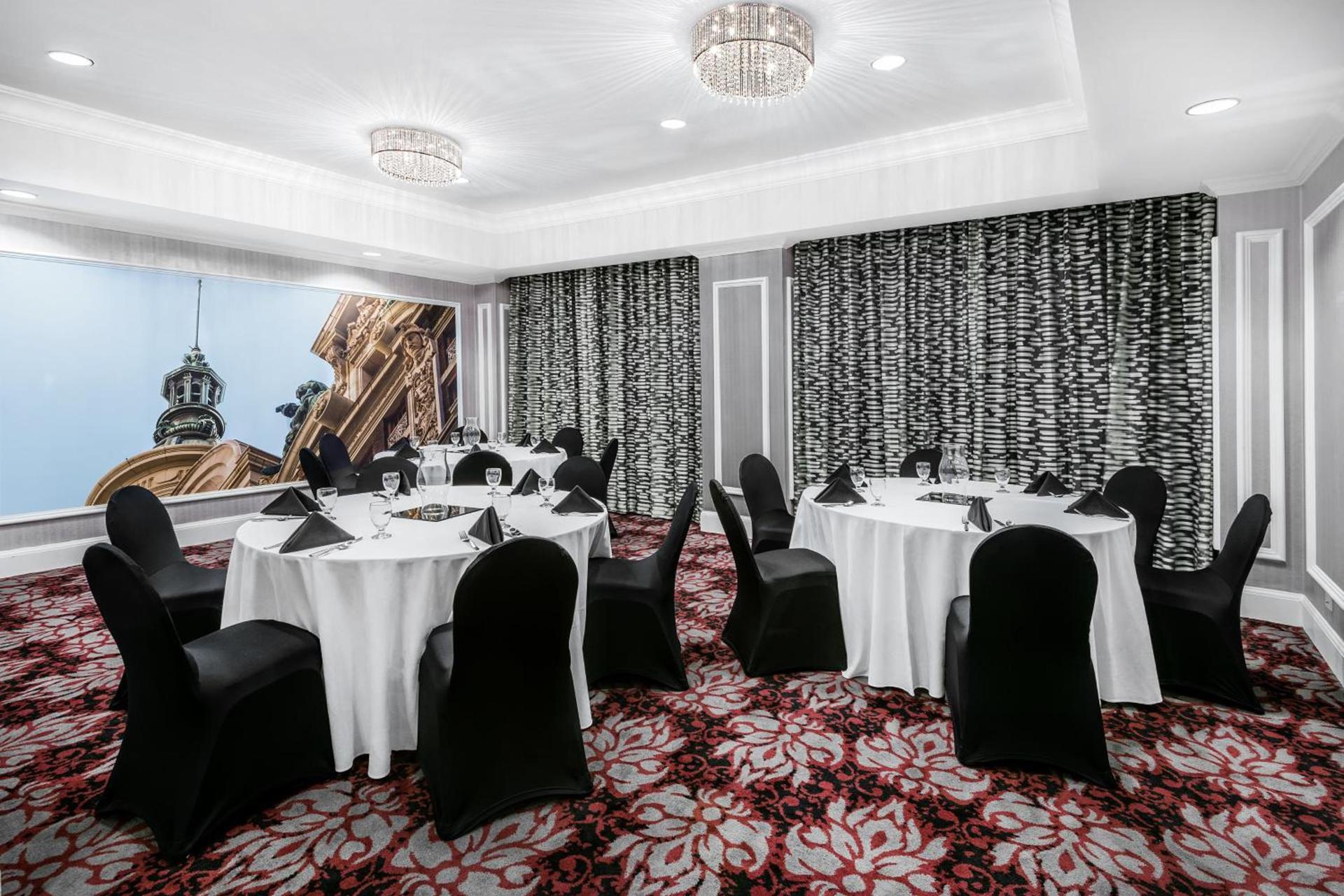 Hotel Indigo Dallas Downtown by IHG photo 7