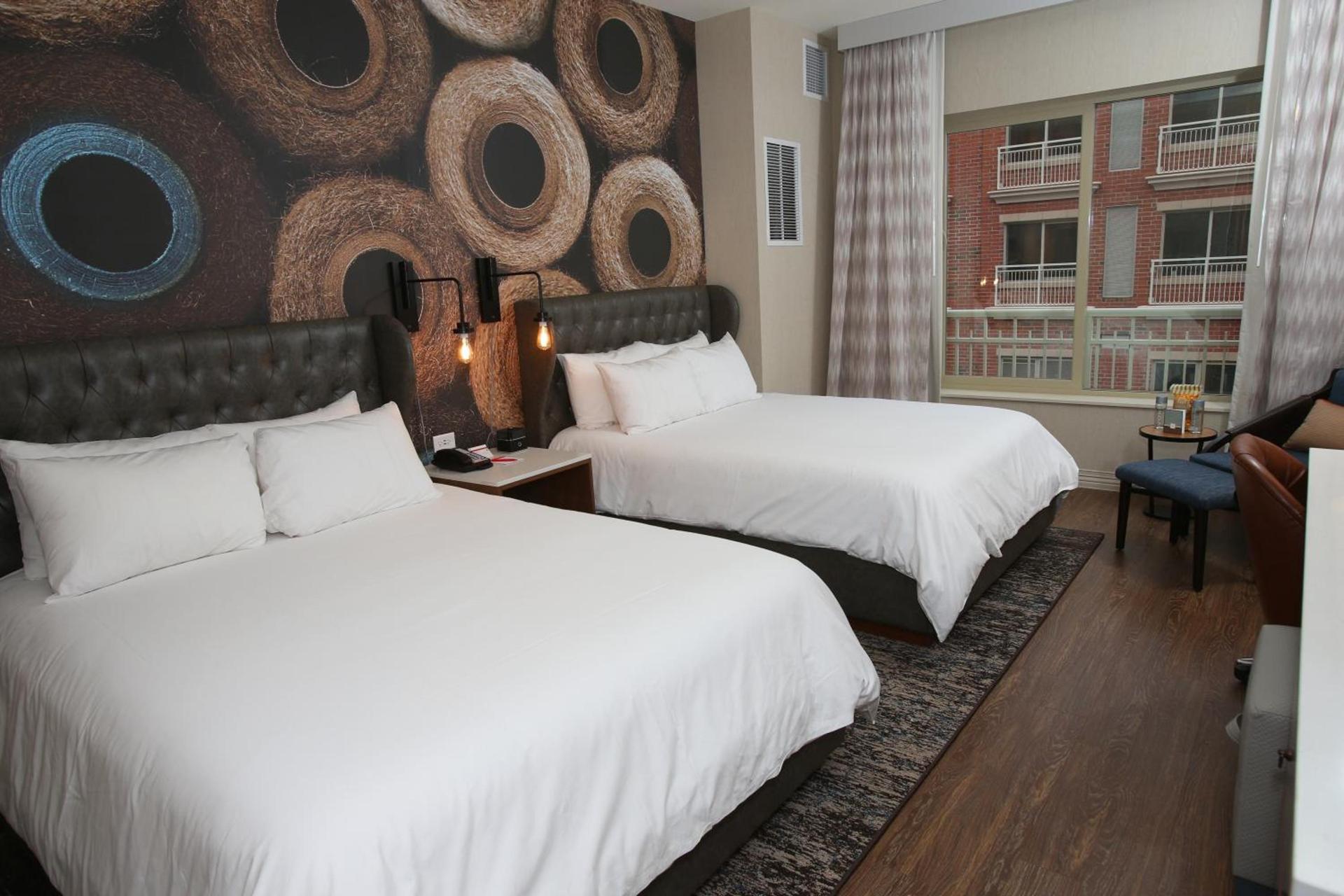 Hotel Indigo Naperville Riverwalk by IHG photo 2