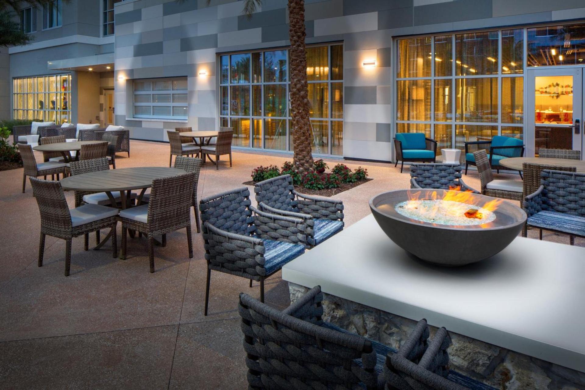 Hotel Indigo Gainesville-Celebration Pointe by IHG photo 5