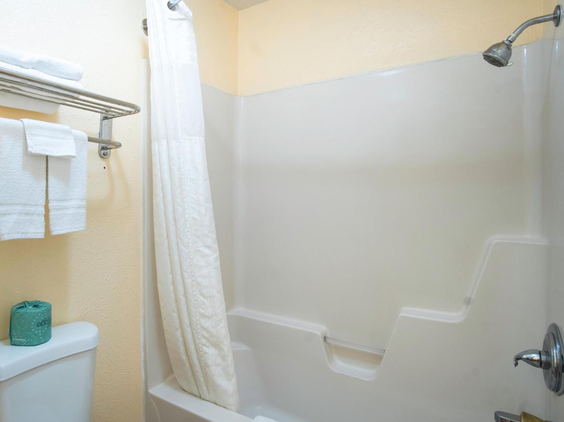 Nendels Inn & Suites Dodge City Airport photo 23