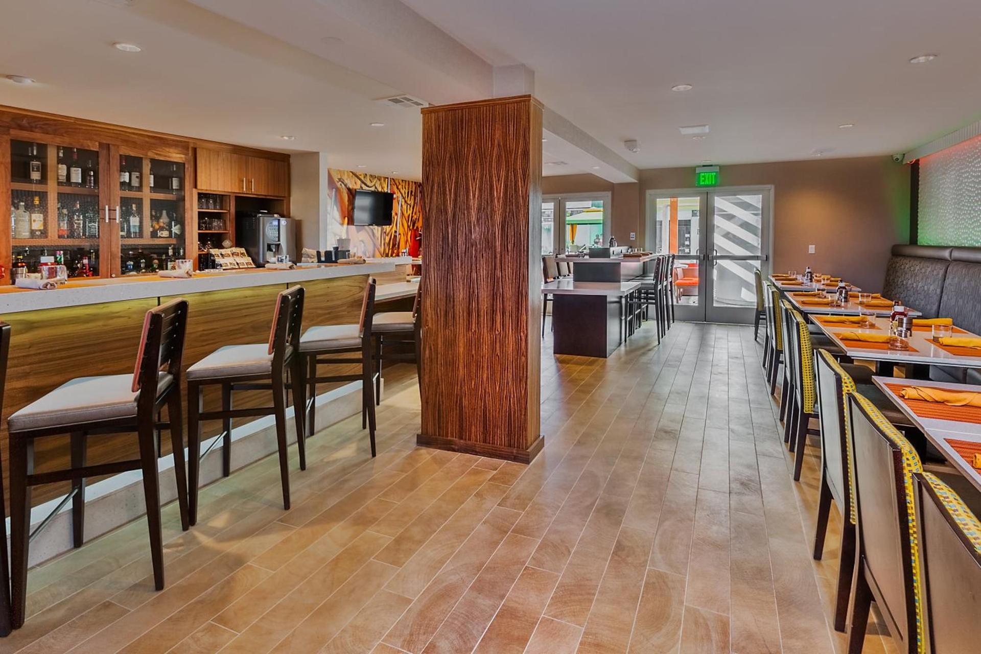 Hotel Indigo Anaheim by IHG photo 2