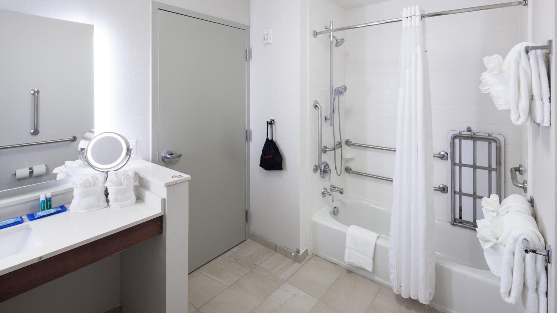 Holiday Inn Express & Suites Orlando At SeaWorld by IHG - With Free Shuttle Service to SeaWorld Parks photo 51