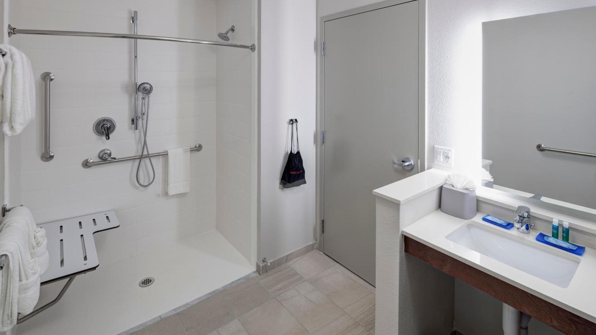 Holiday Inn Express & Suites Orlando At SeaWorld by IHG - With Free Shuttle Service to SeaWorld Parks photo 30
