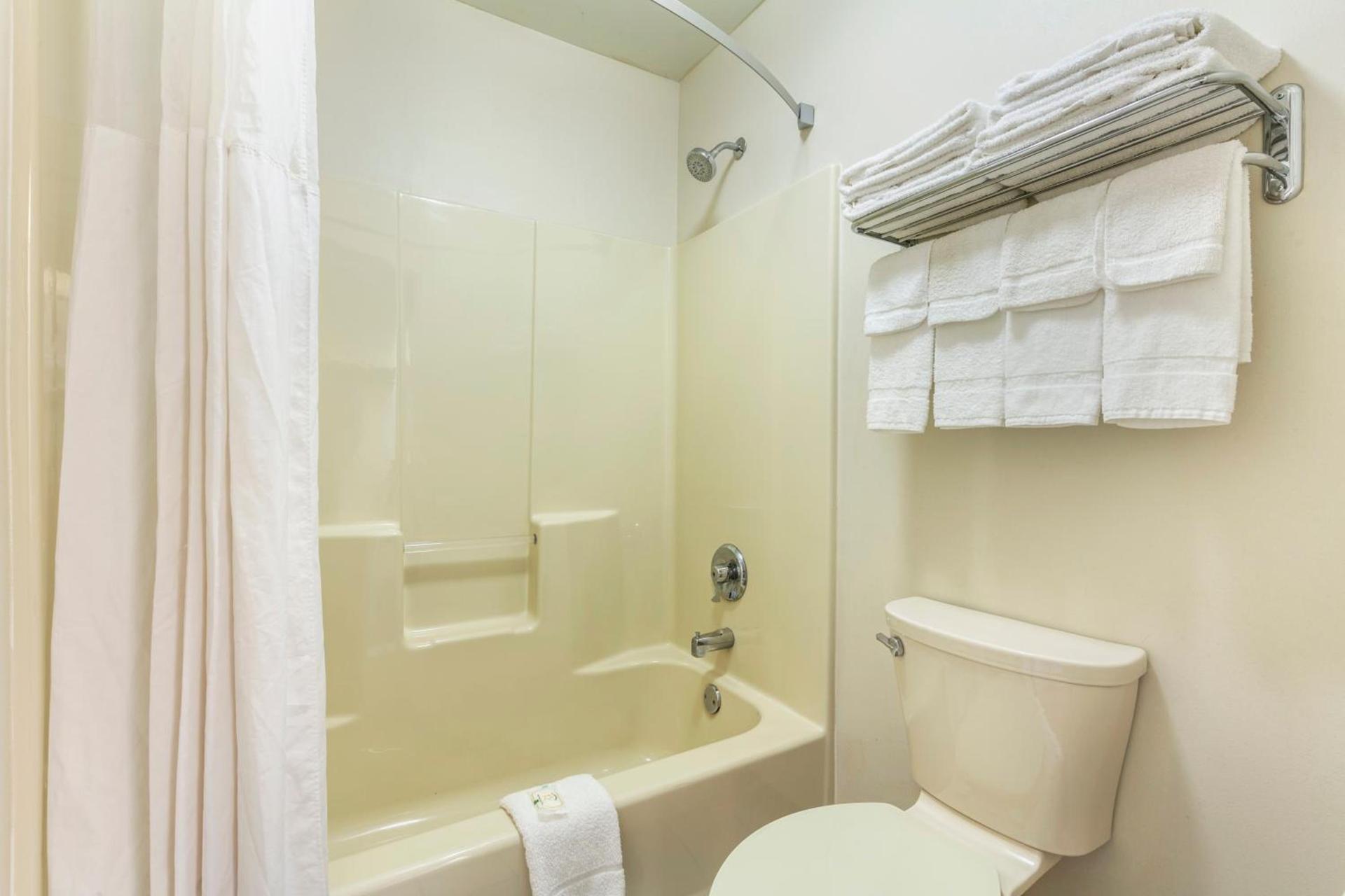 Quality Inn Johnson City I-26 exit 17 photo 18