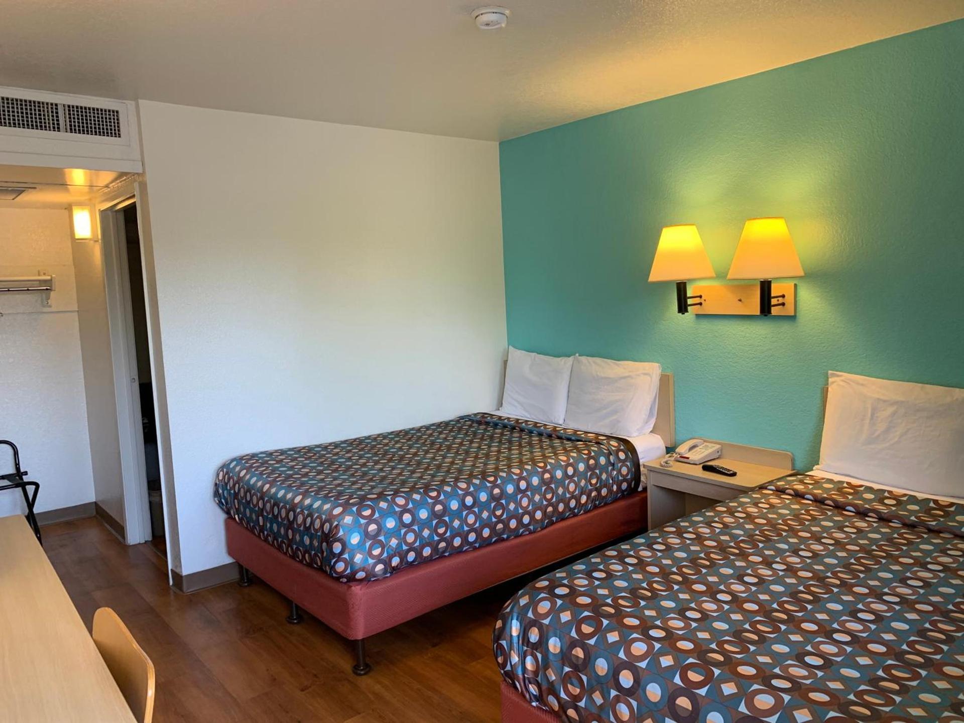 Vagabond Inn Sylmar photo 2
