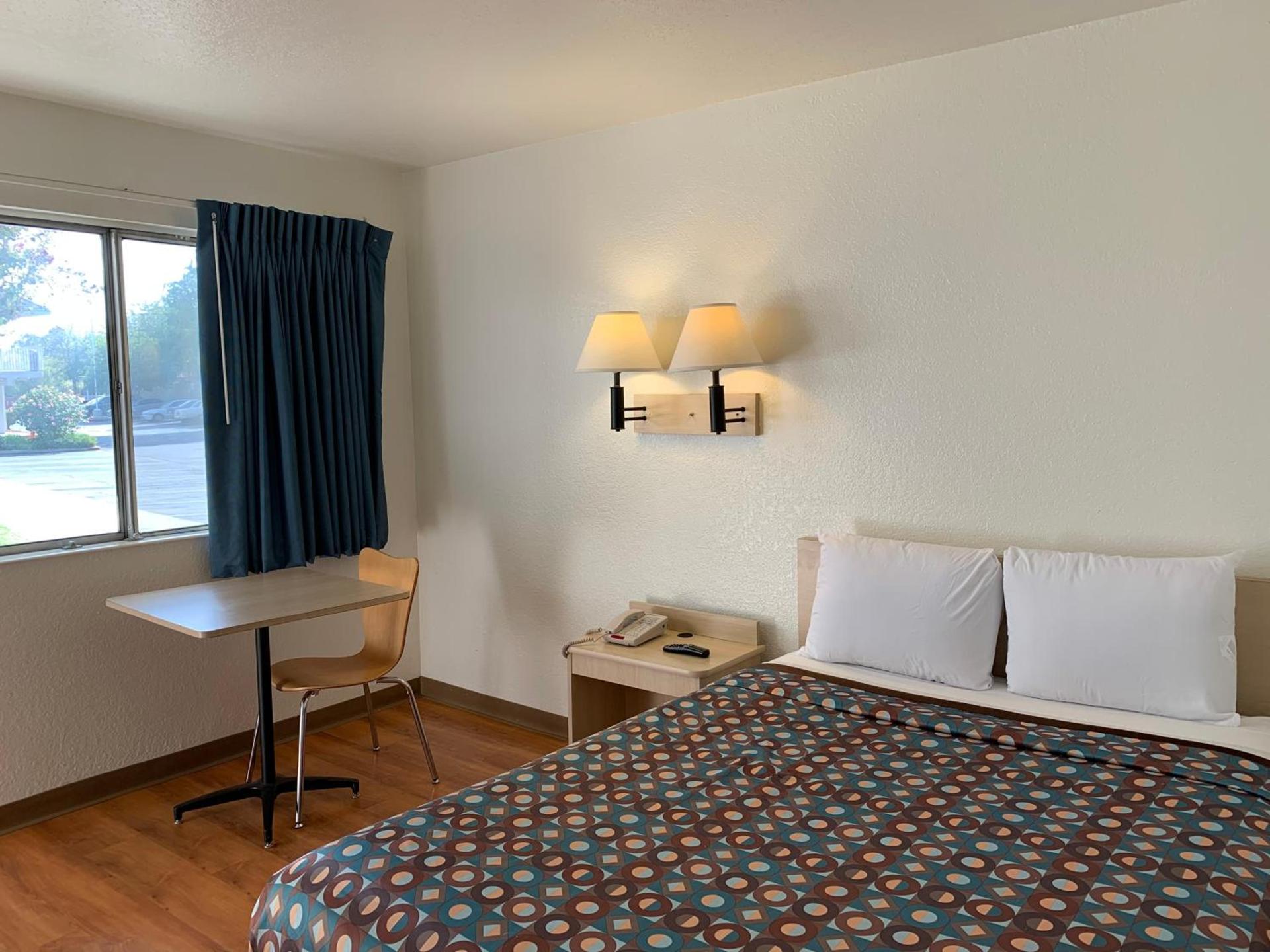 Vagabond Inn Sylmar photo 5