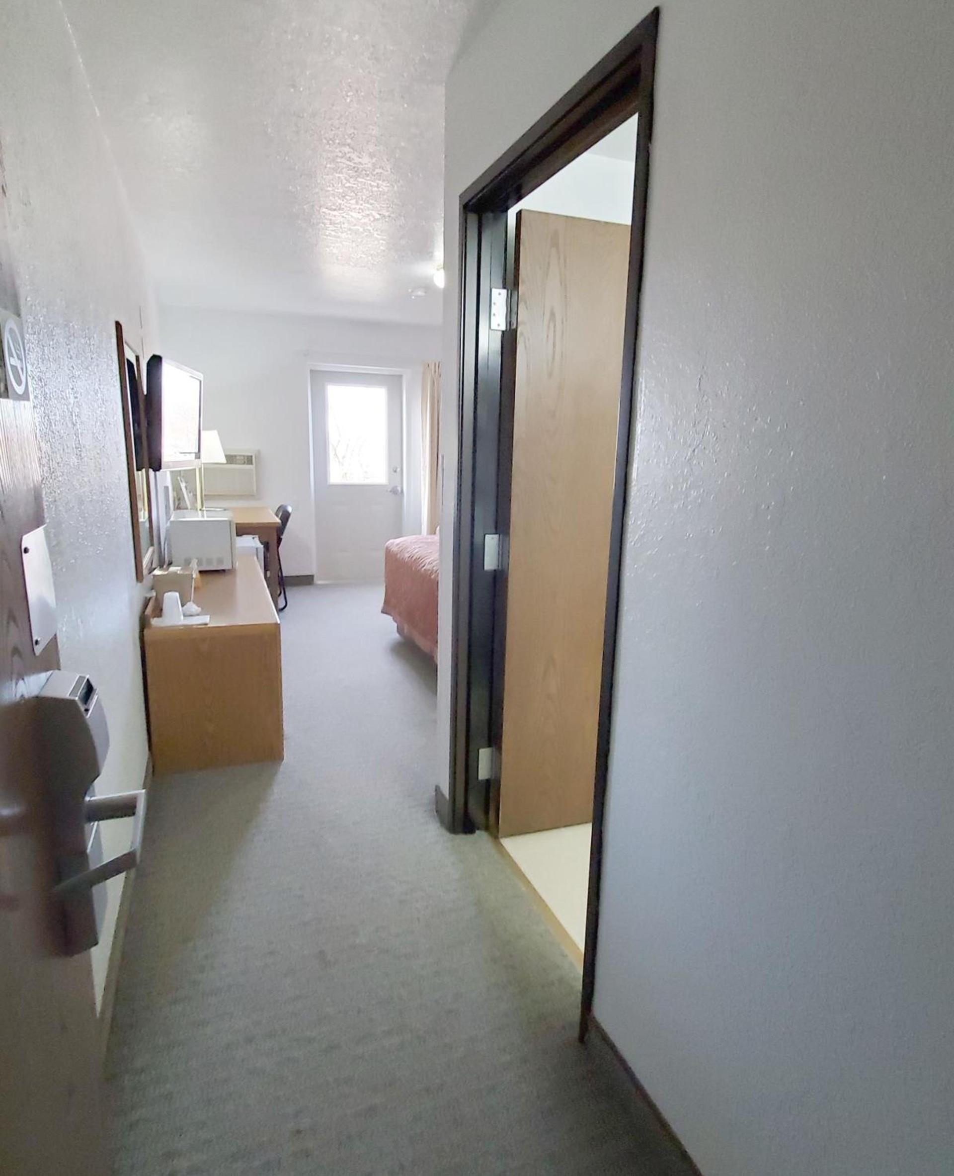 Super 8 by Wyndham Cut Bank photo 8