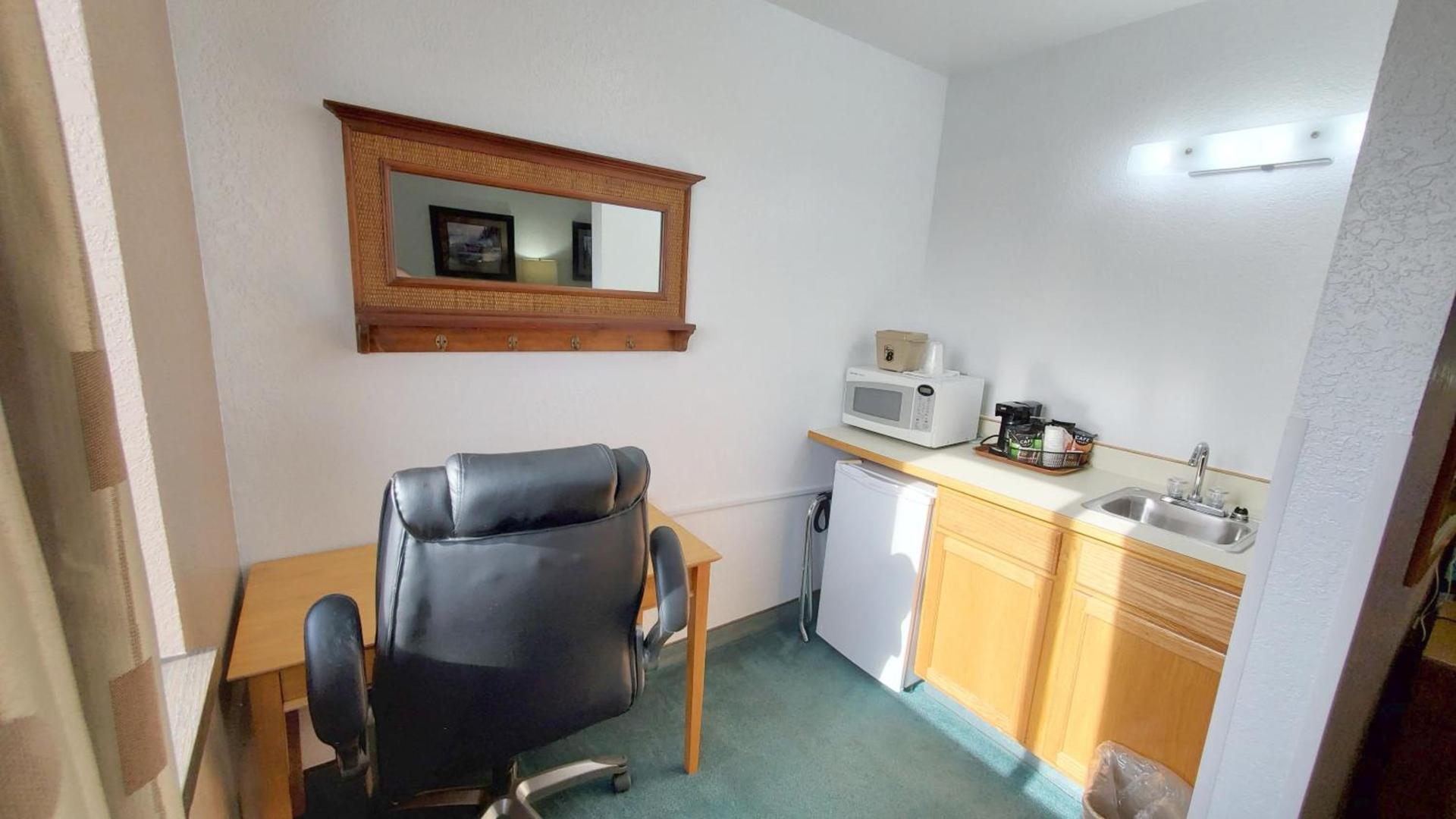 Super 8 by Wyndham Cut Bank photo 20