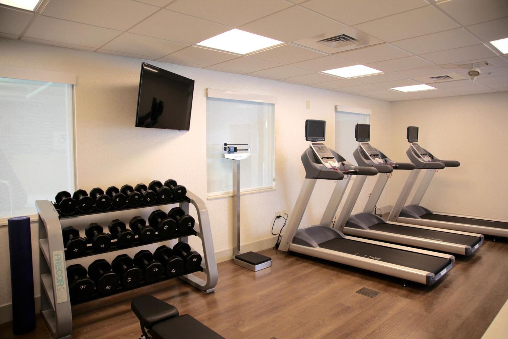 Holiday Inn Express & Suites Oswego by IHG photo 15