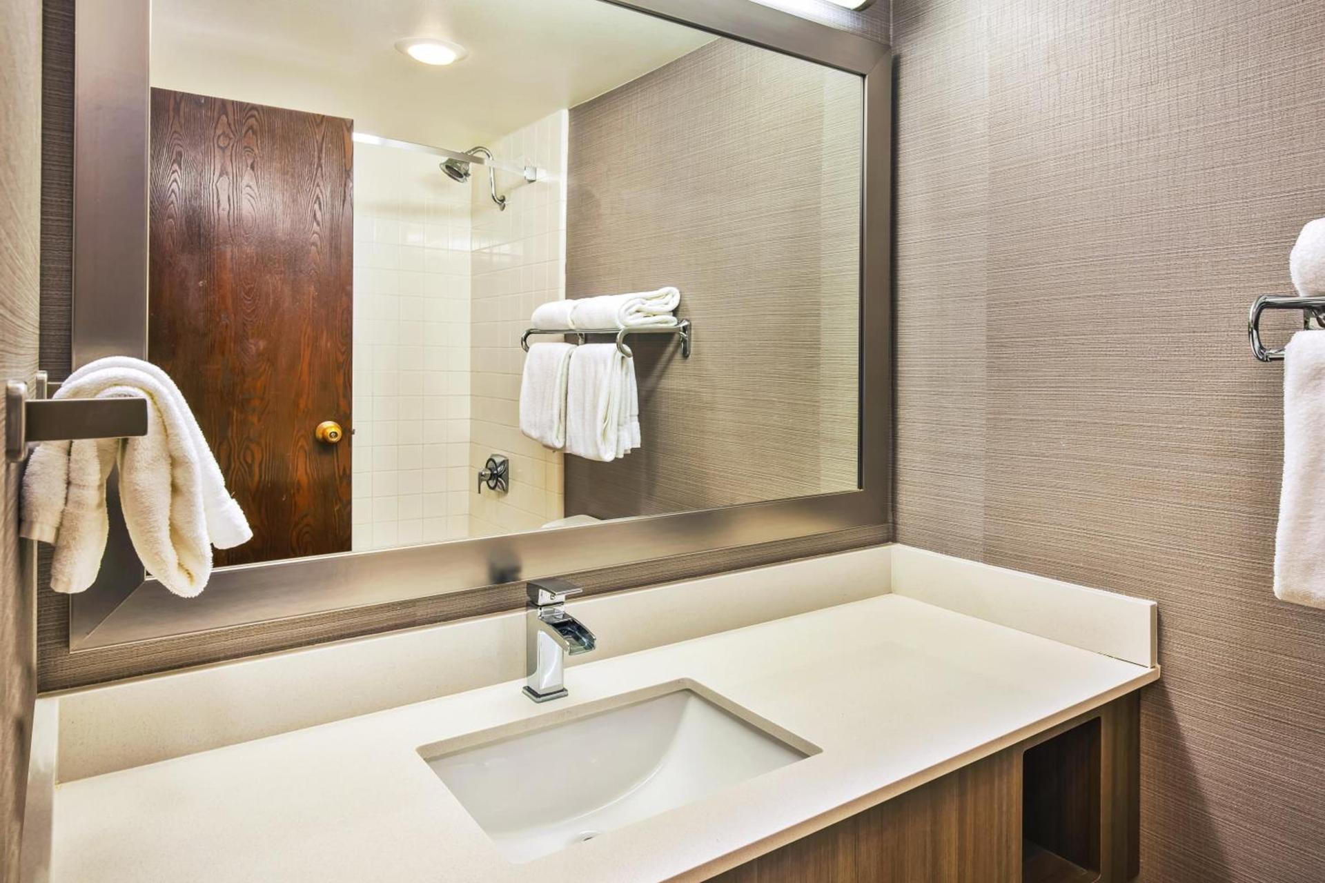 DoubleTree by Hilton Rapid City Downtown Convention Center photo 56