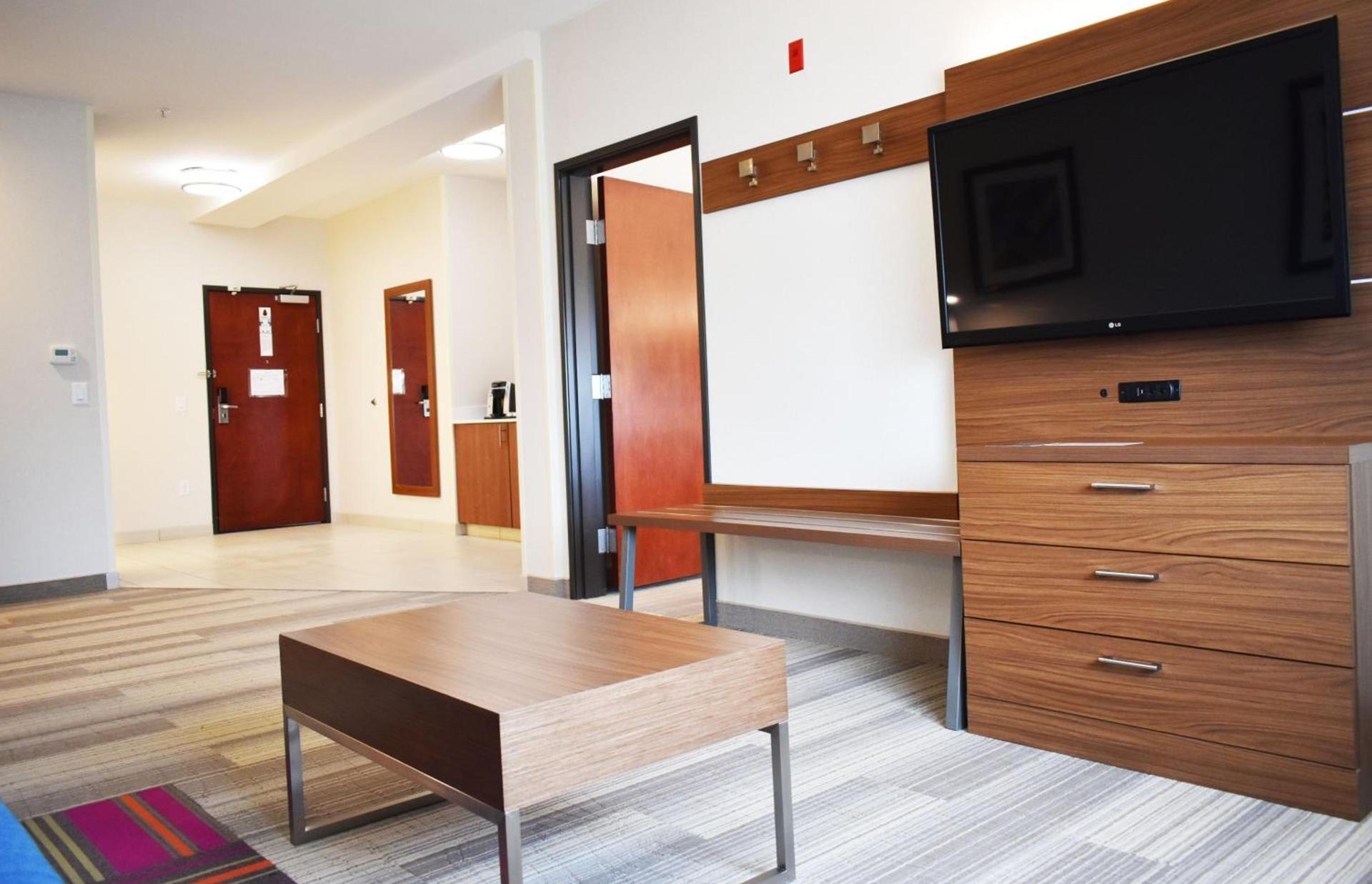 Holiday Inn Express & Suites Albany by IHG photo 21