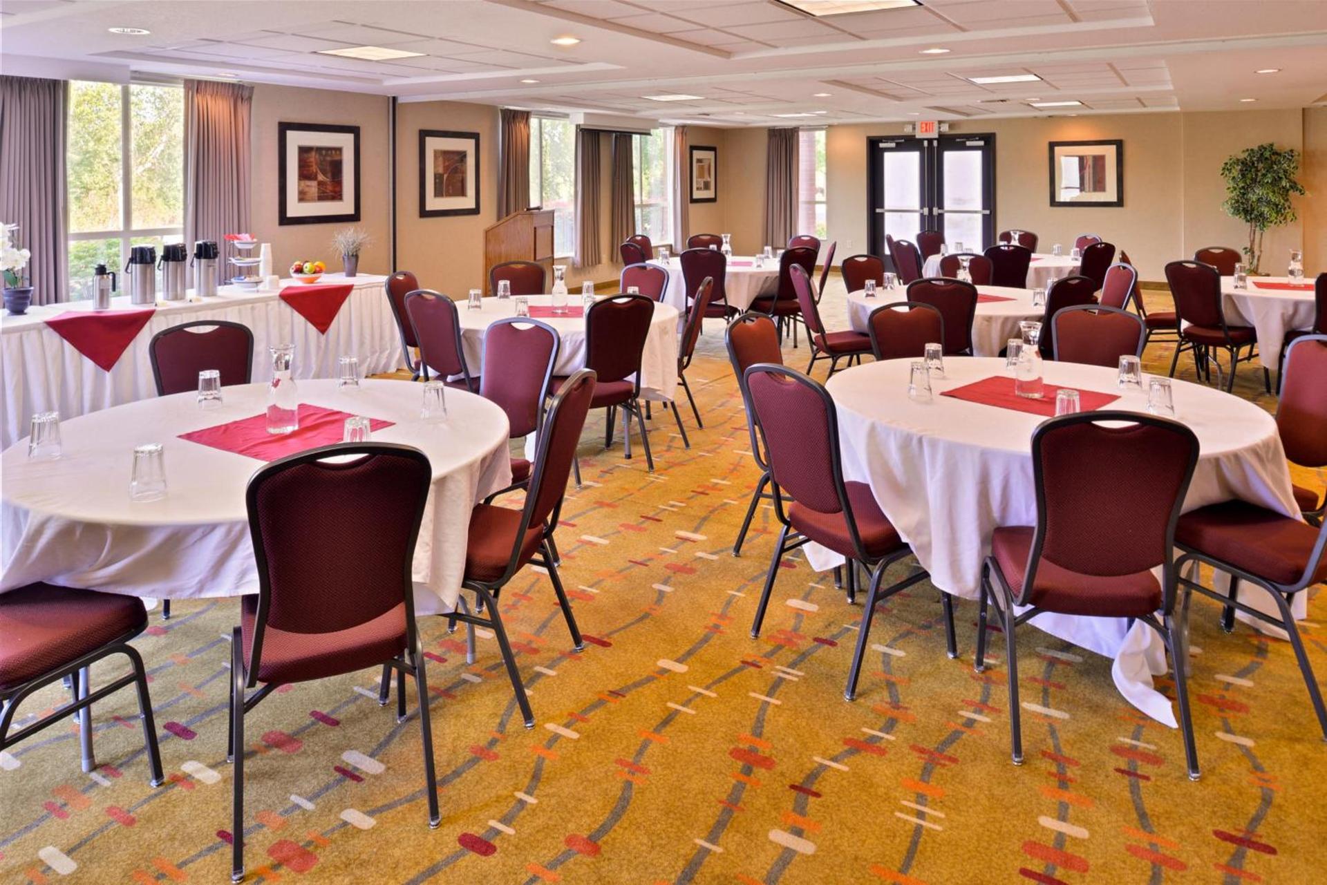 Holiday Inn Express & Suites Albany by IHG photo 6