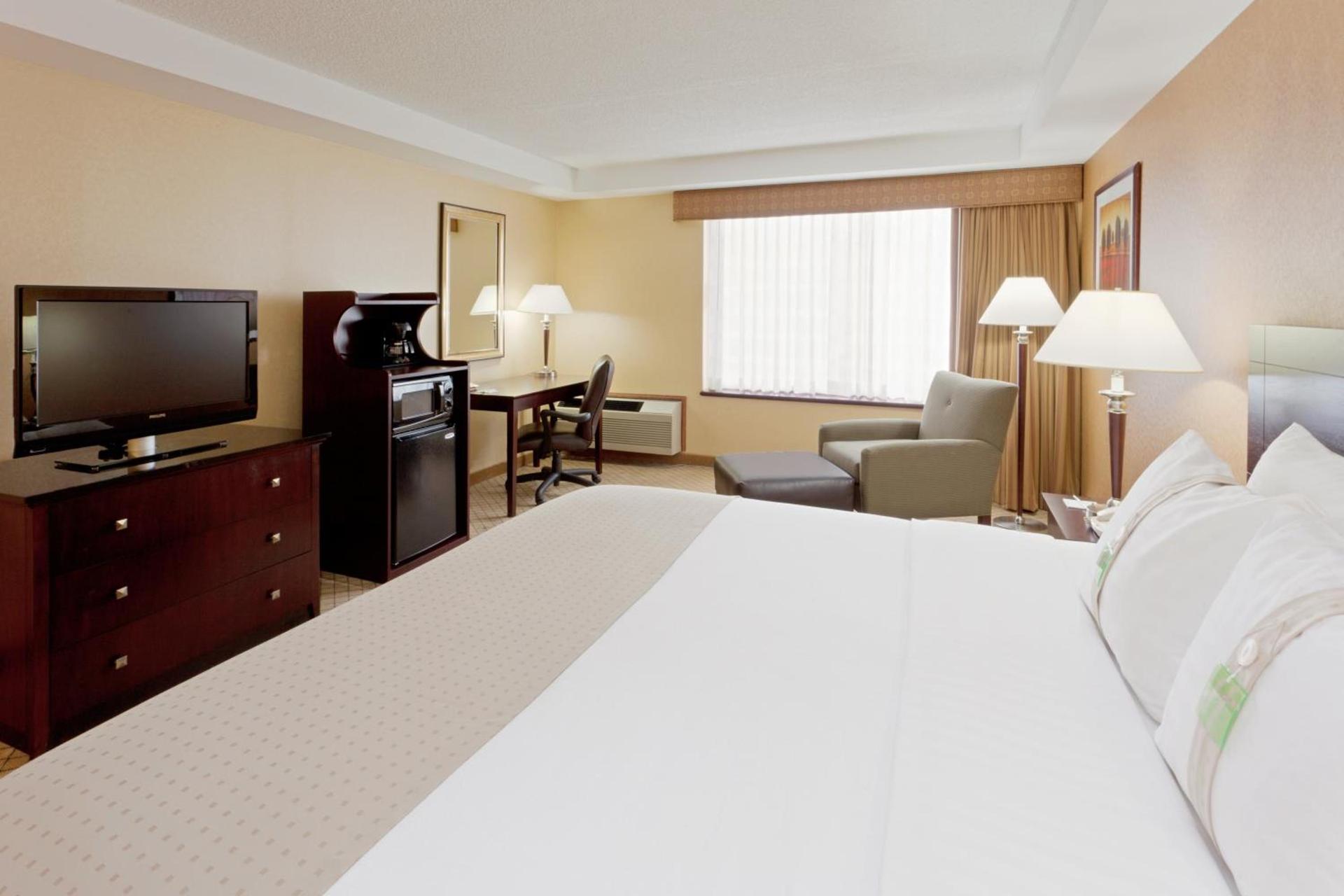 Armoni Inn & Suites photo 37