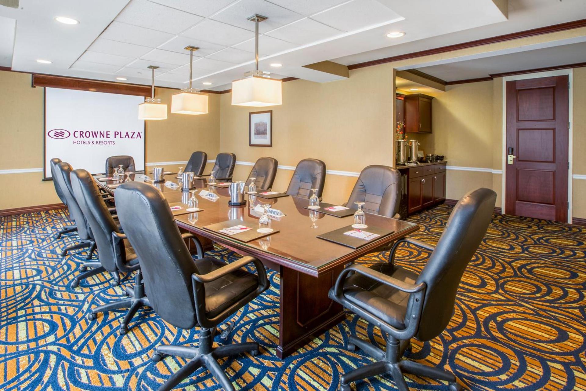 Ramada by Wyndham Cleveland Independence photo 31