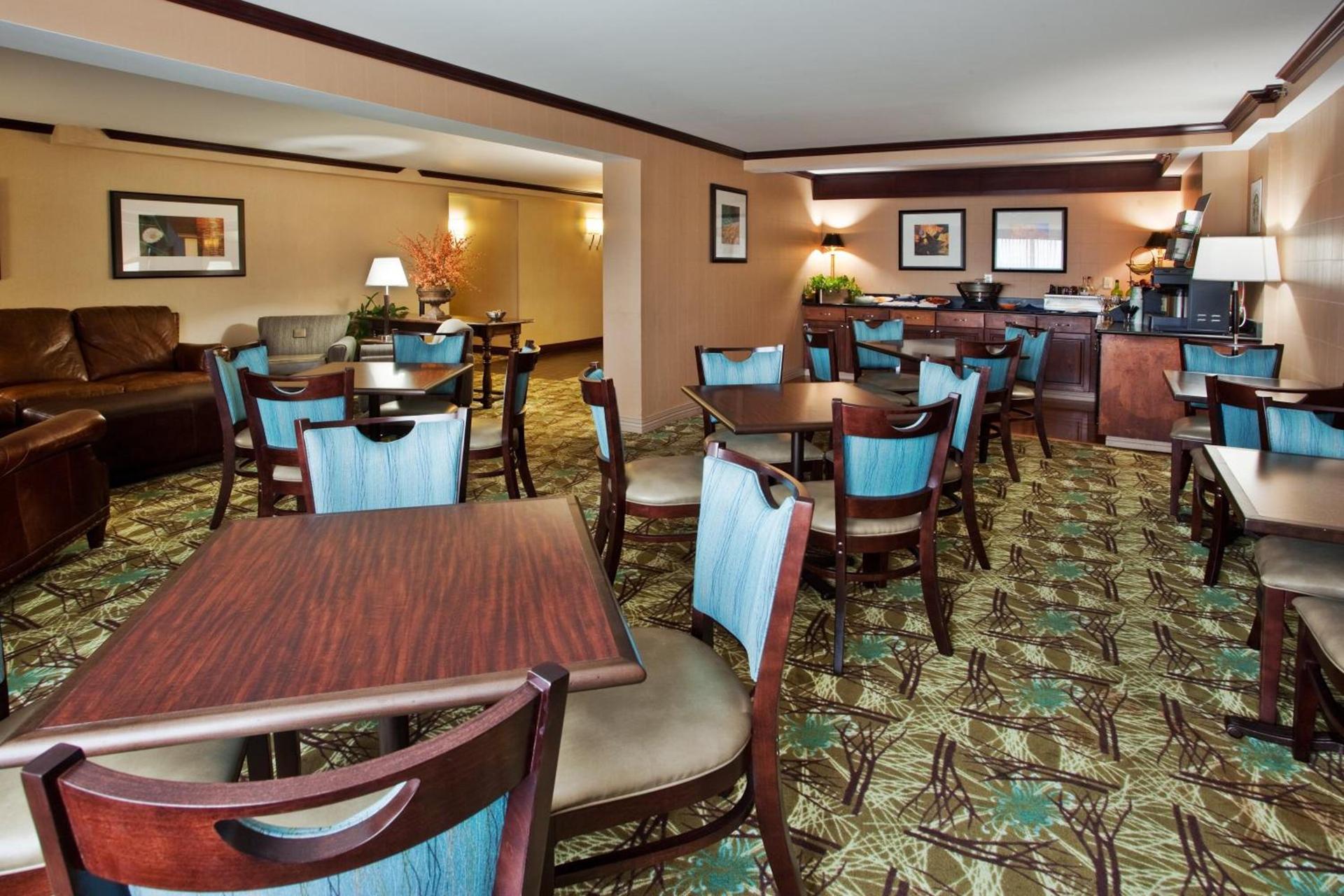 Ramada by Wyndham Cleveland Independence photo 23