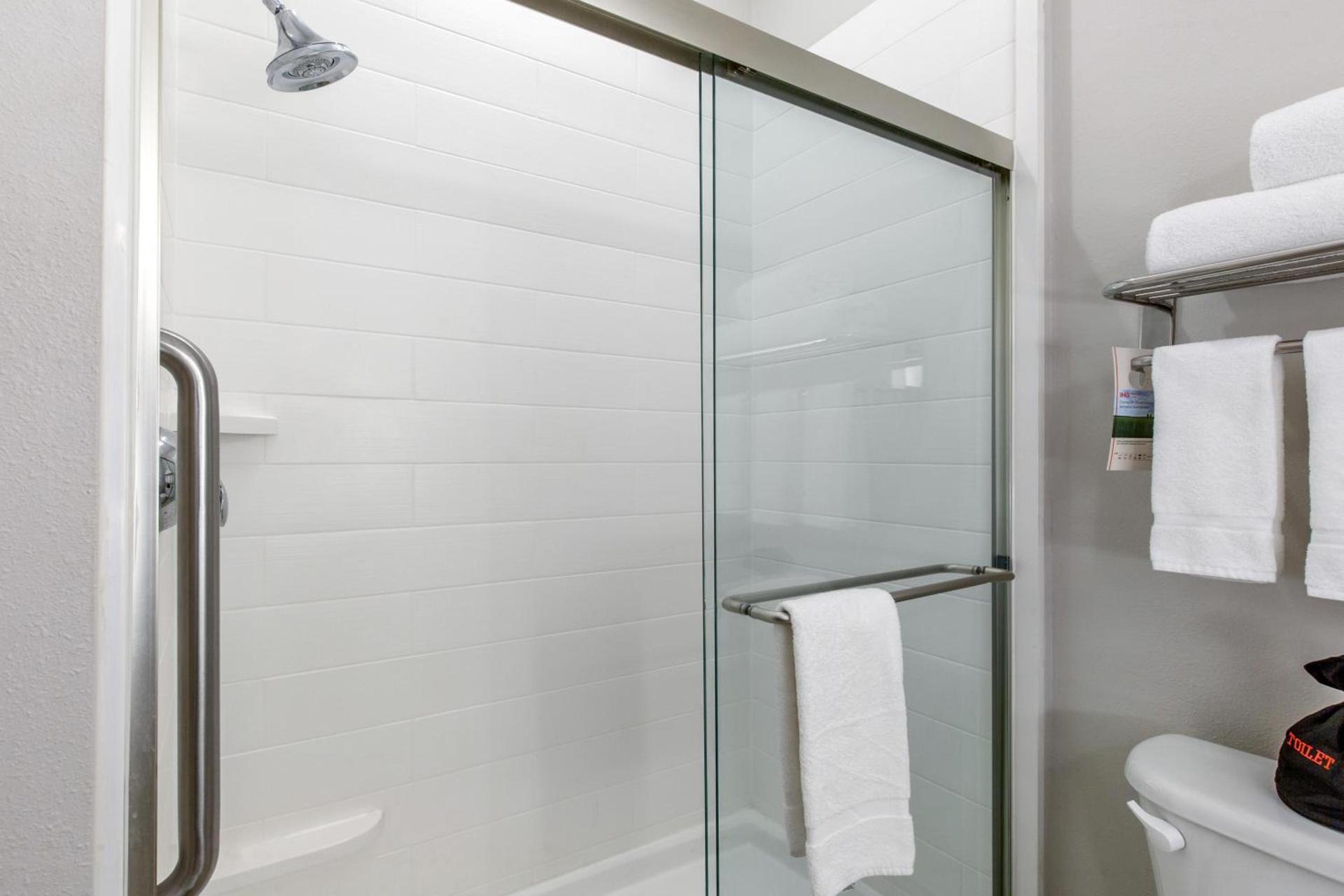 Holiday Inn Express Houston-Alvin by IHG photo 46