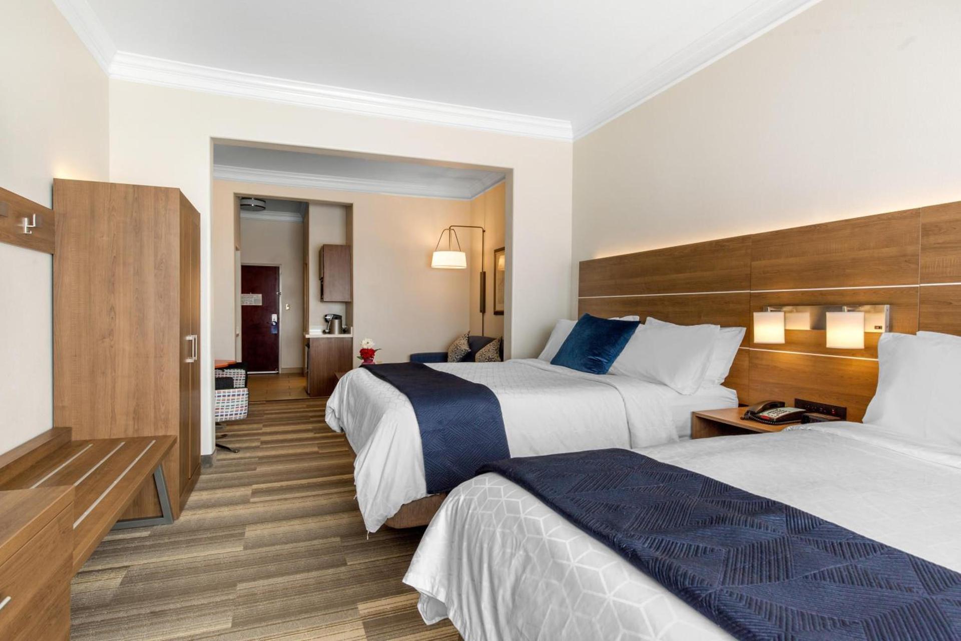 Holiday Inn Express Houston-Alvin by IHG photo 44
