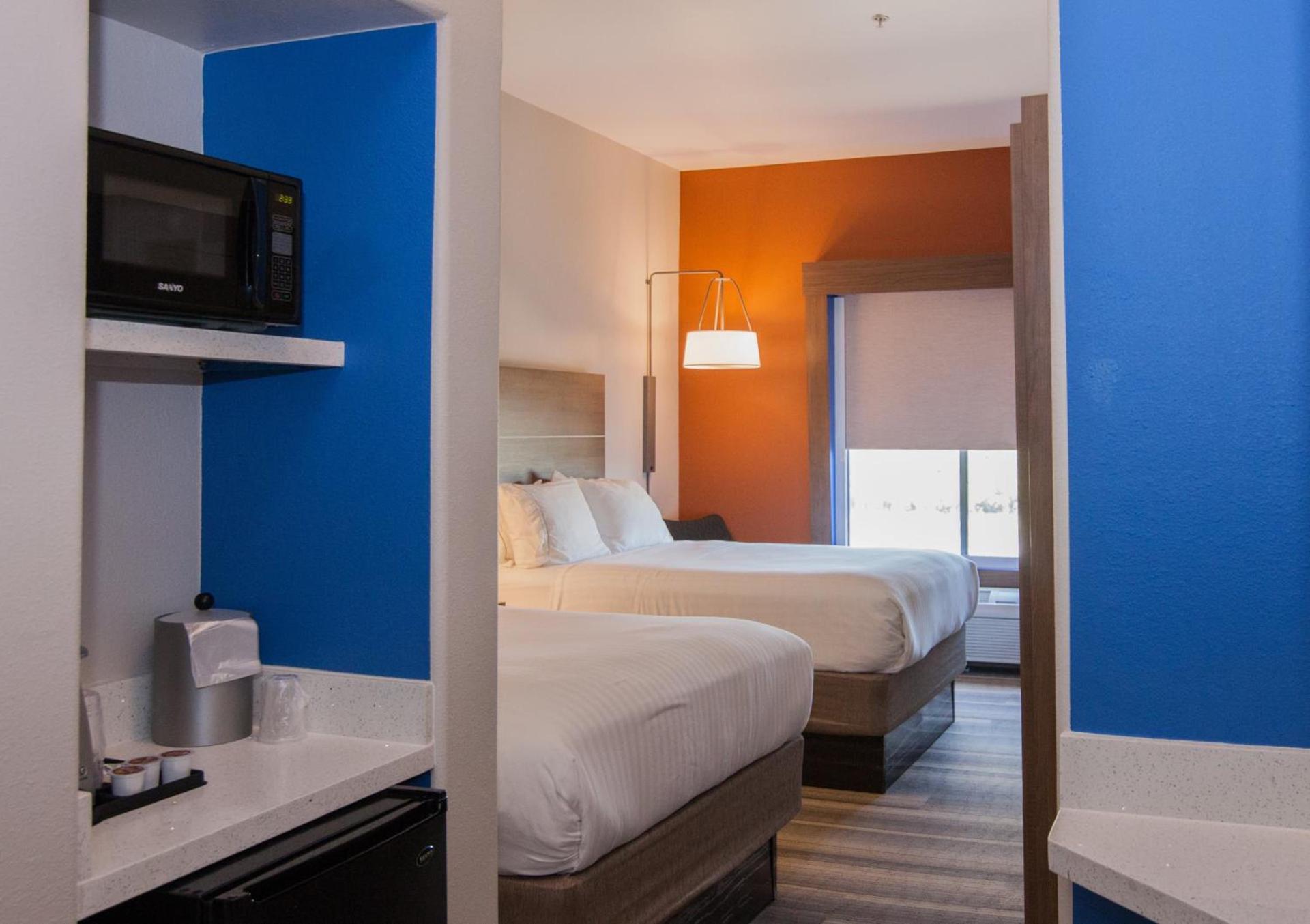 Holiday Inn Express Houston-Alvin by IHG photo 54