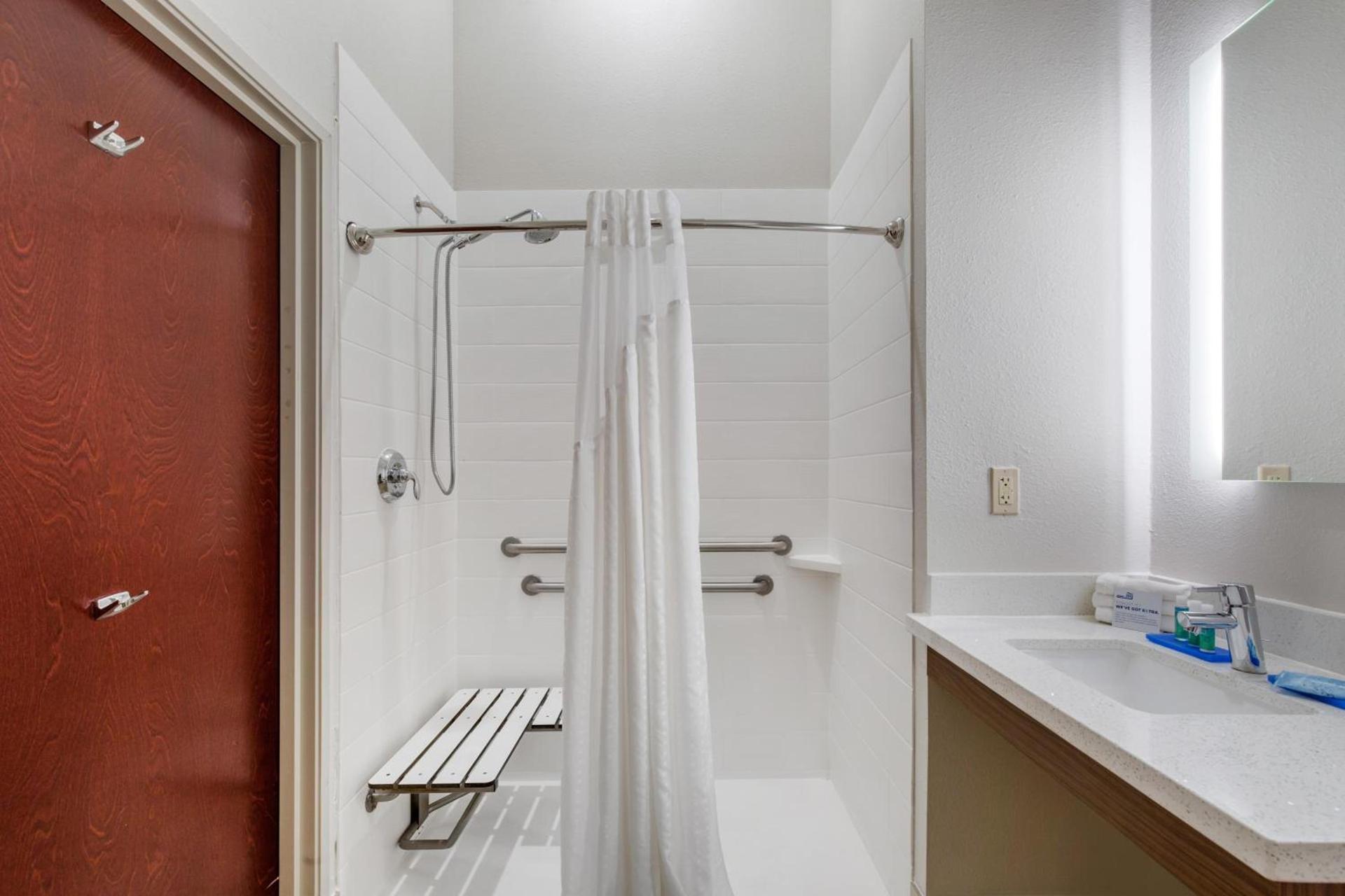 Holiday Inn Express Houston-Alvin by IHG photo 51