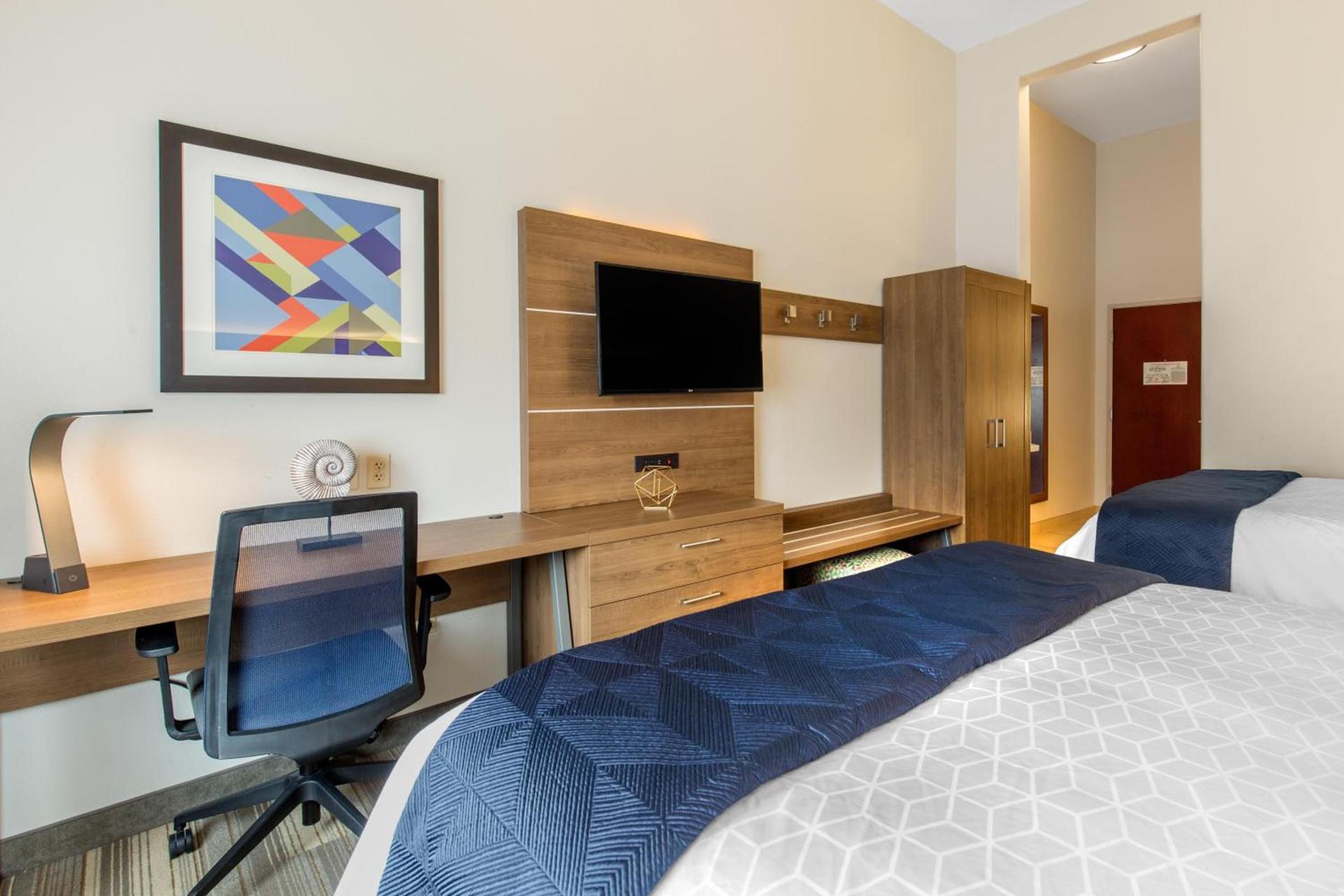 Holiday Inn Express Houston-Alvin by IHG photo 61