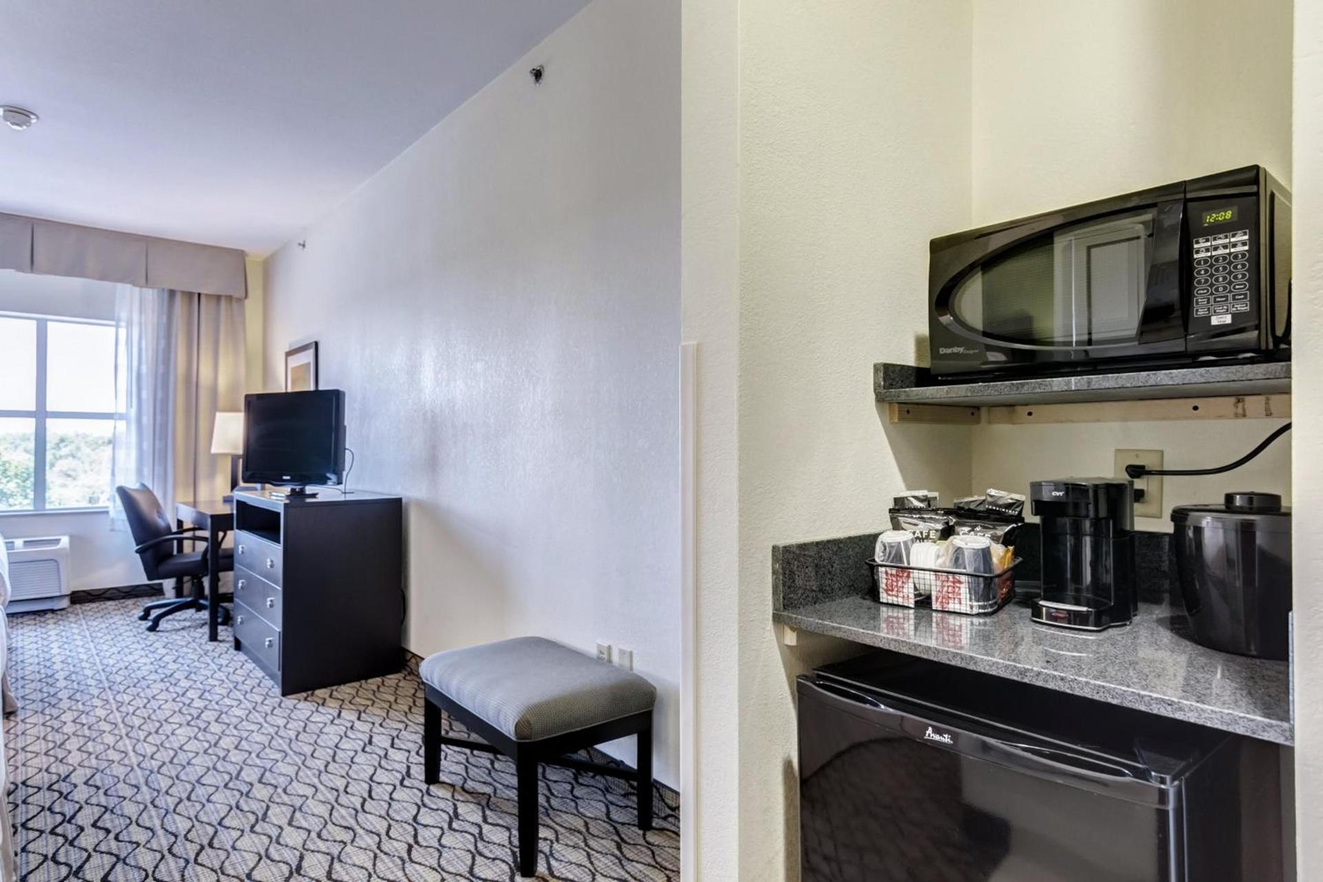 Holiday Inn Poplar Bluff by IHG photo 61